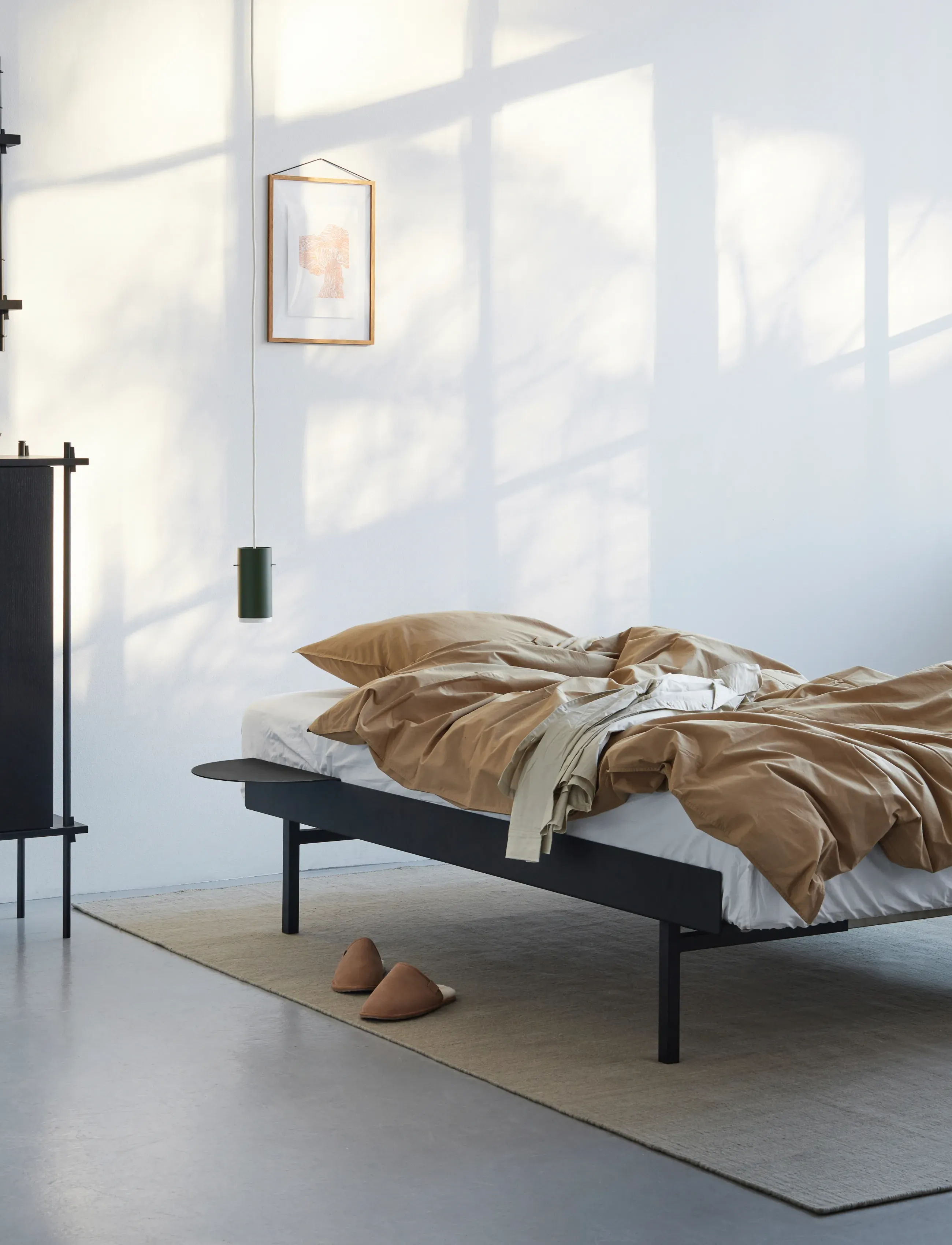 MOEBE - Box set, Magazine Shelving MS.65.1, Black shelves, Stainless Steel legs (FSC MIX CREDIT) - magasinholdere - black - 2