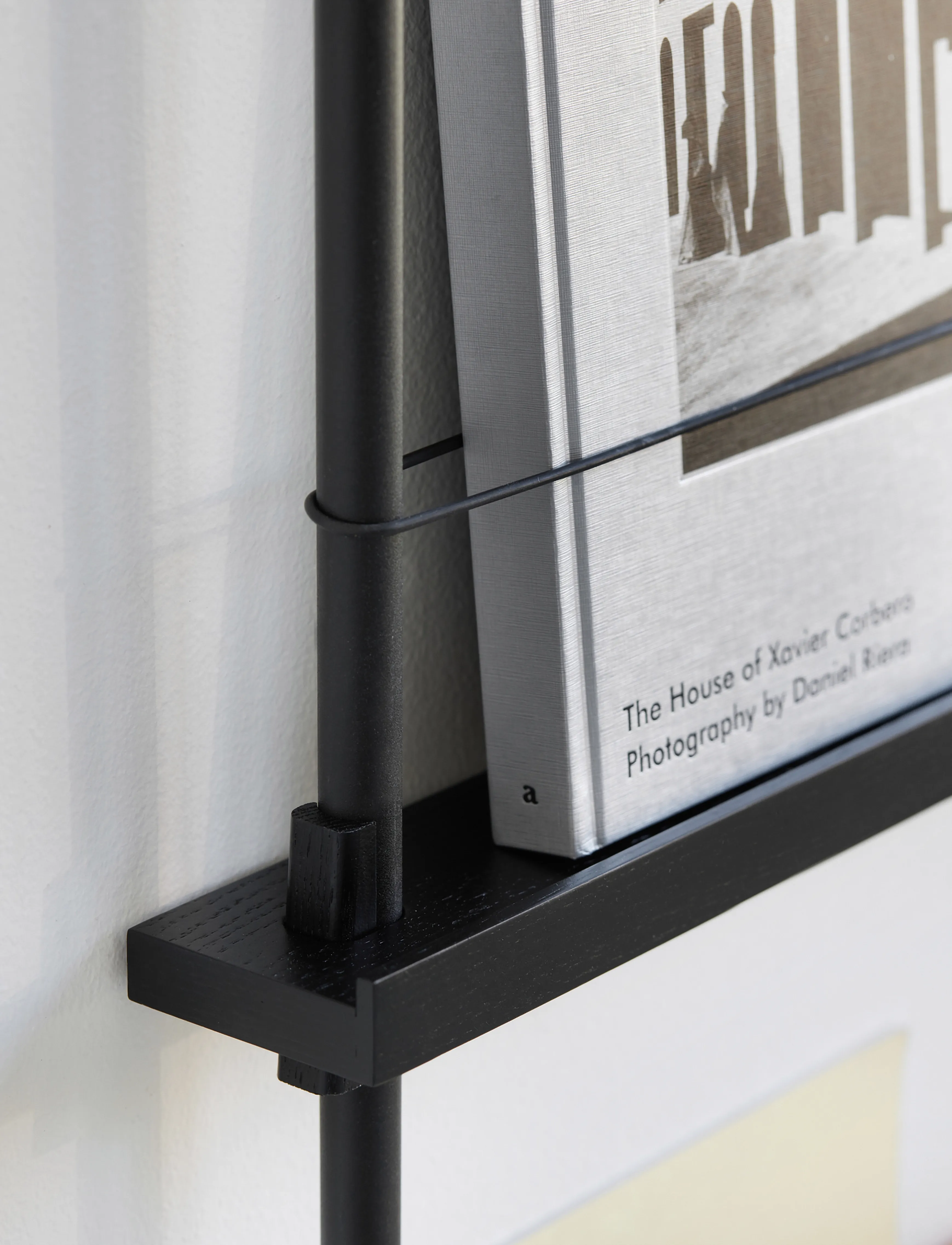 MOEBE - Box set, Magazine Shelving MS.65.1, Black shelves, Stainless Steel legs (FSC MIX CREDIT) - magazine holder - black - 2