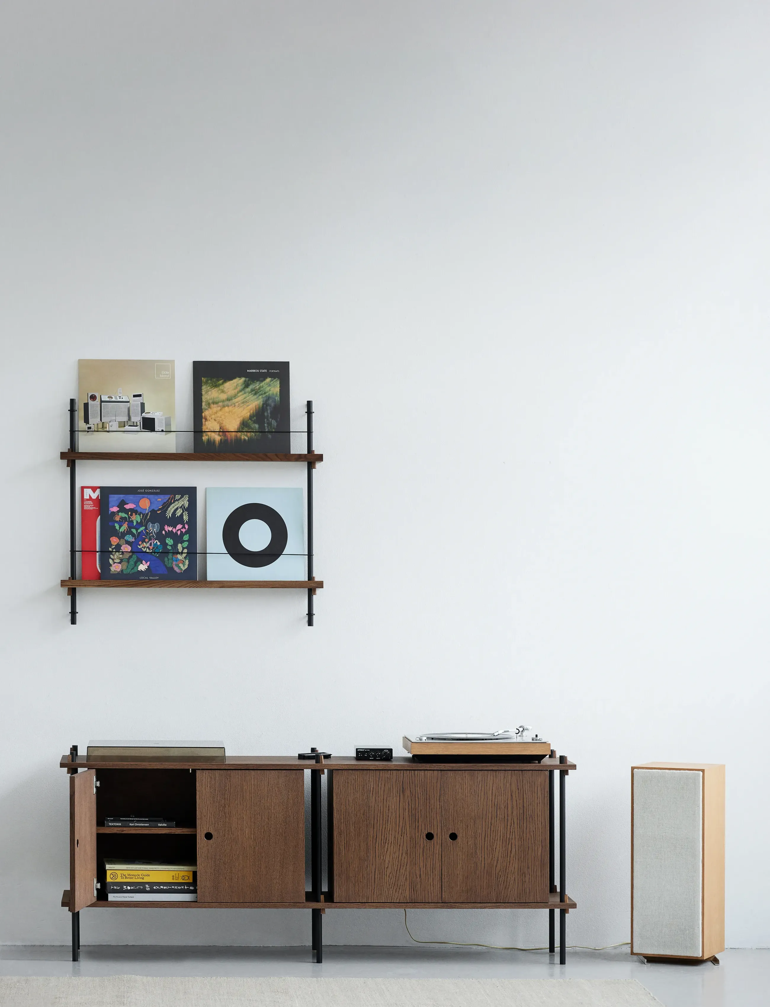 MOEBE - Box set, Magazine Shelving MS.65.1, Oak shelves, Stainless Steel legs (FSC MIX CREDIT) - porte-revues - oak/black - 4
