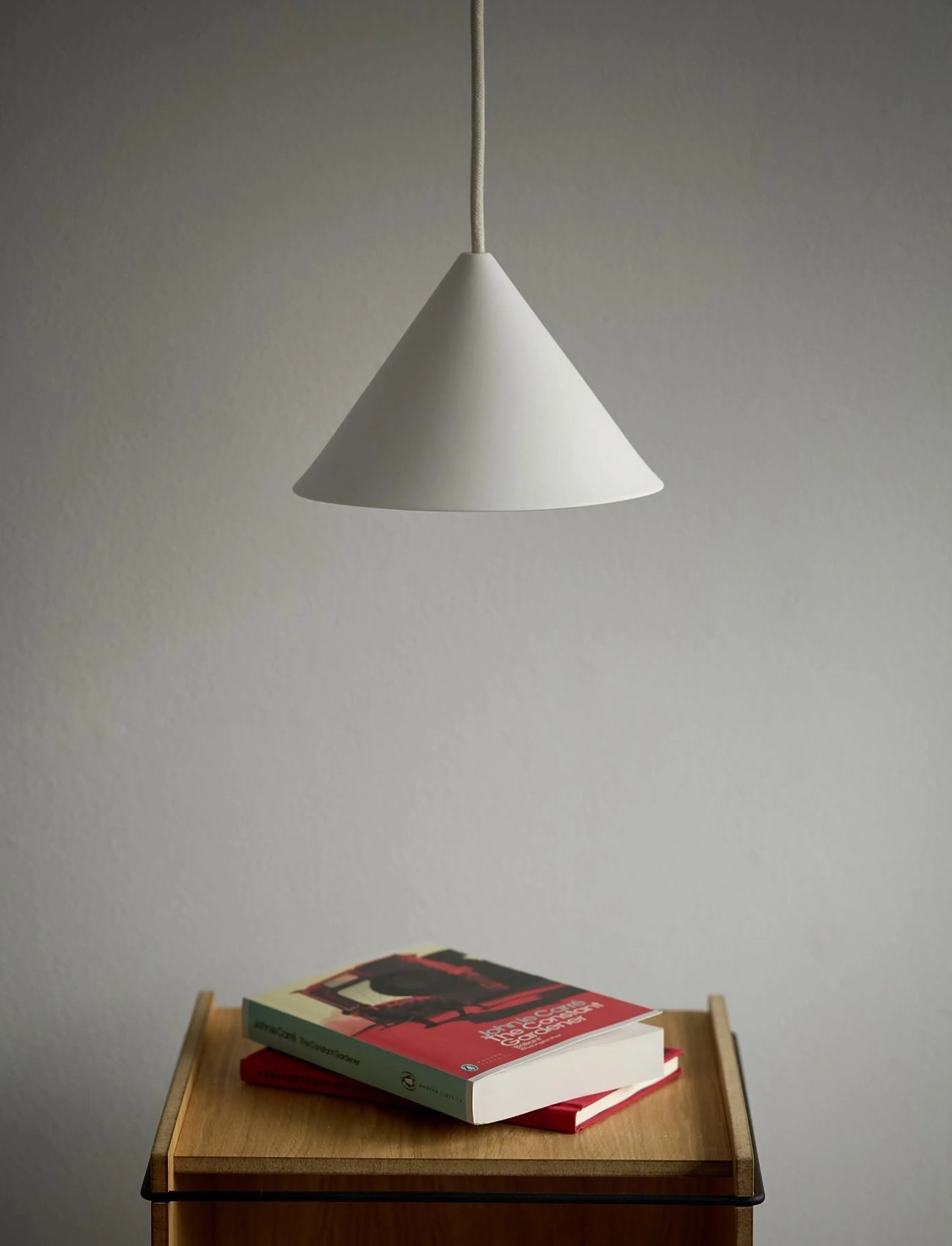 MOEBE Ceramic Cone Pendant, White, 12.5X 19.5X 19.5 cm, White, Loftslamper > Pendellamper, Unisex