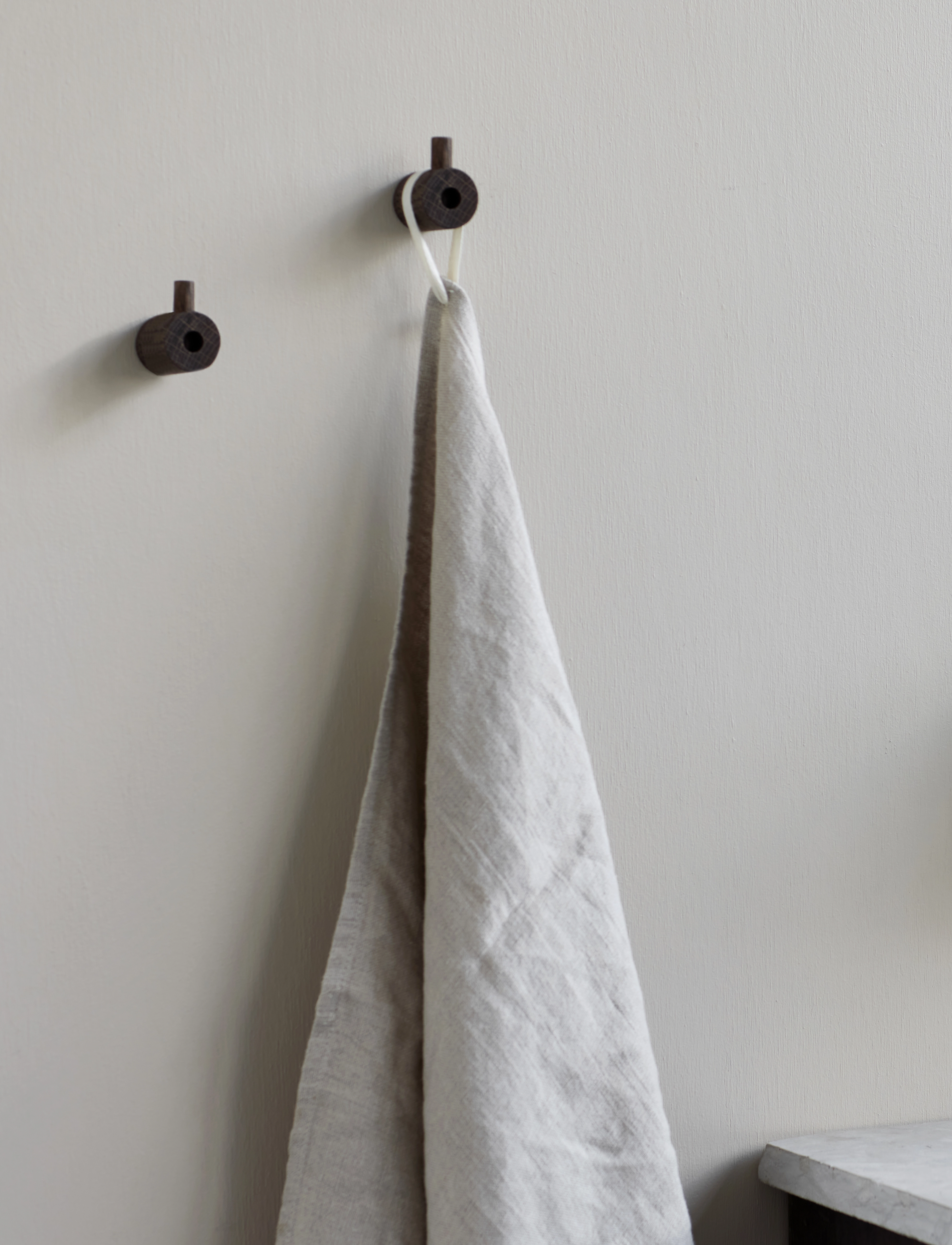 MOEBE Wooden Wall Hook, One Size, Hooks & Knobs, Braun - Hooks, Homeware