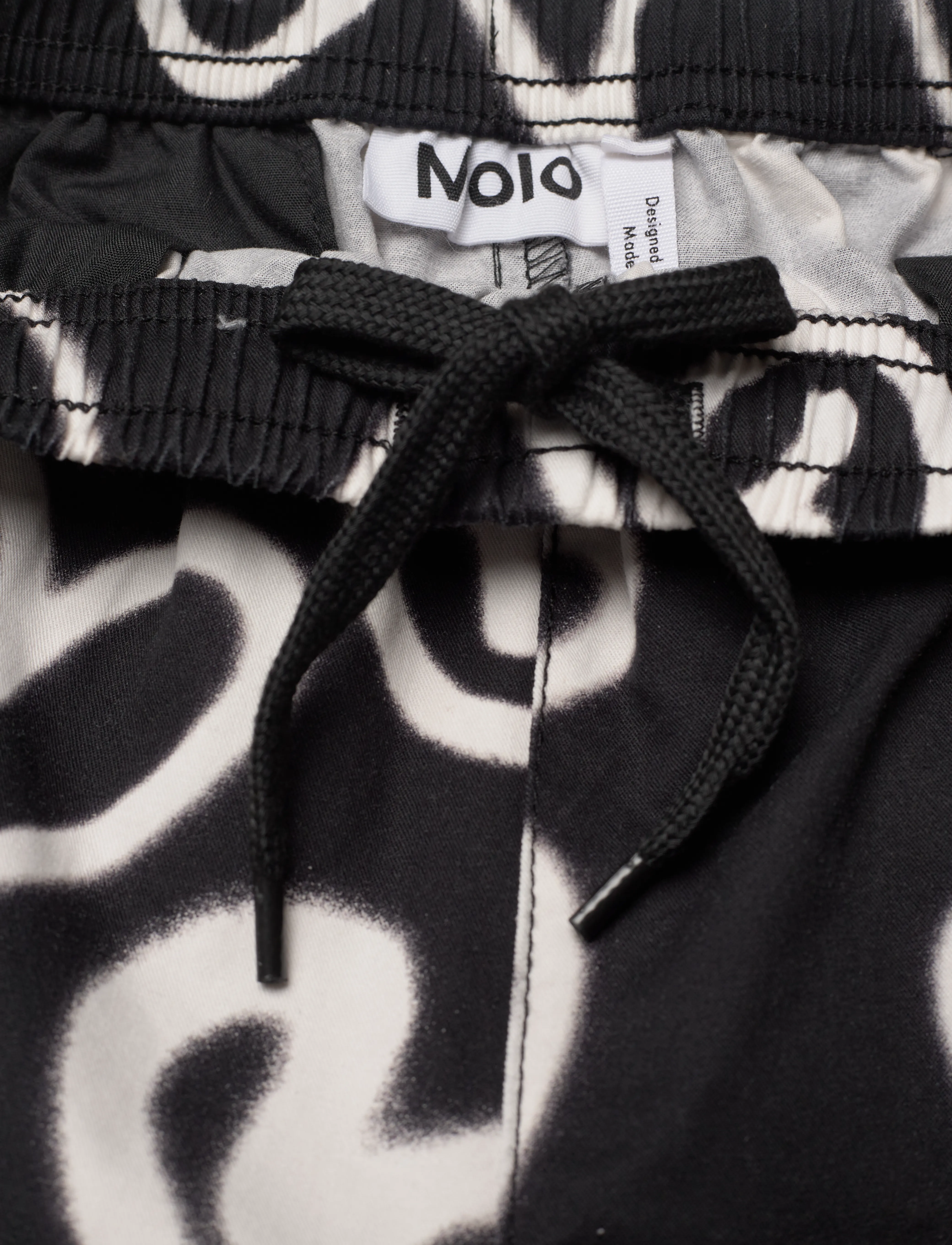 Molo - Avart - sweatshorts - sprayed hearts - 4