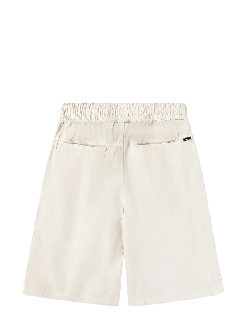 Molo - Arrow - casual shorts - summer sand - 1