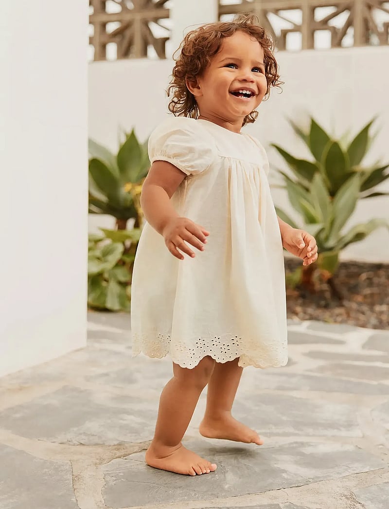 Molo - Carmen - kortärmade babyklänningar - pearled ivory - 0