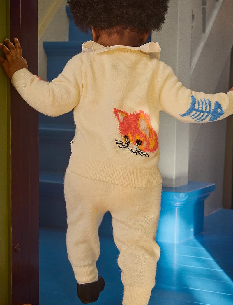 Molo - Gilby - jumpers - snack time - 0