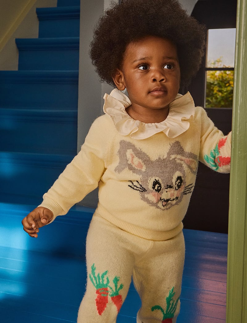 Molo - Gilby - jumpers - snack time - 3