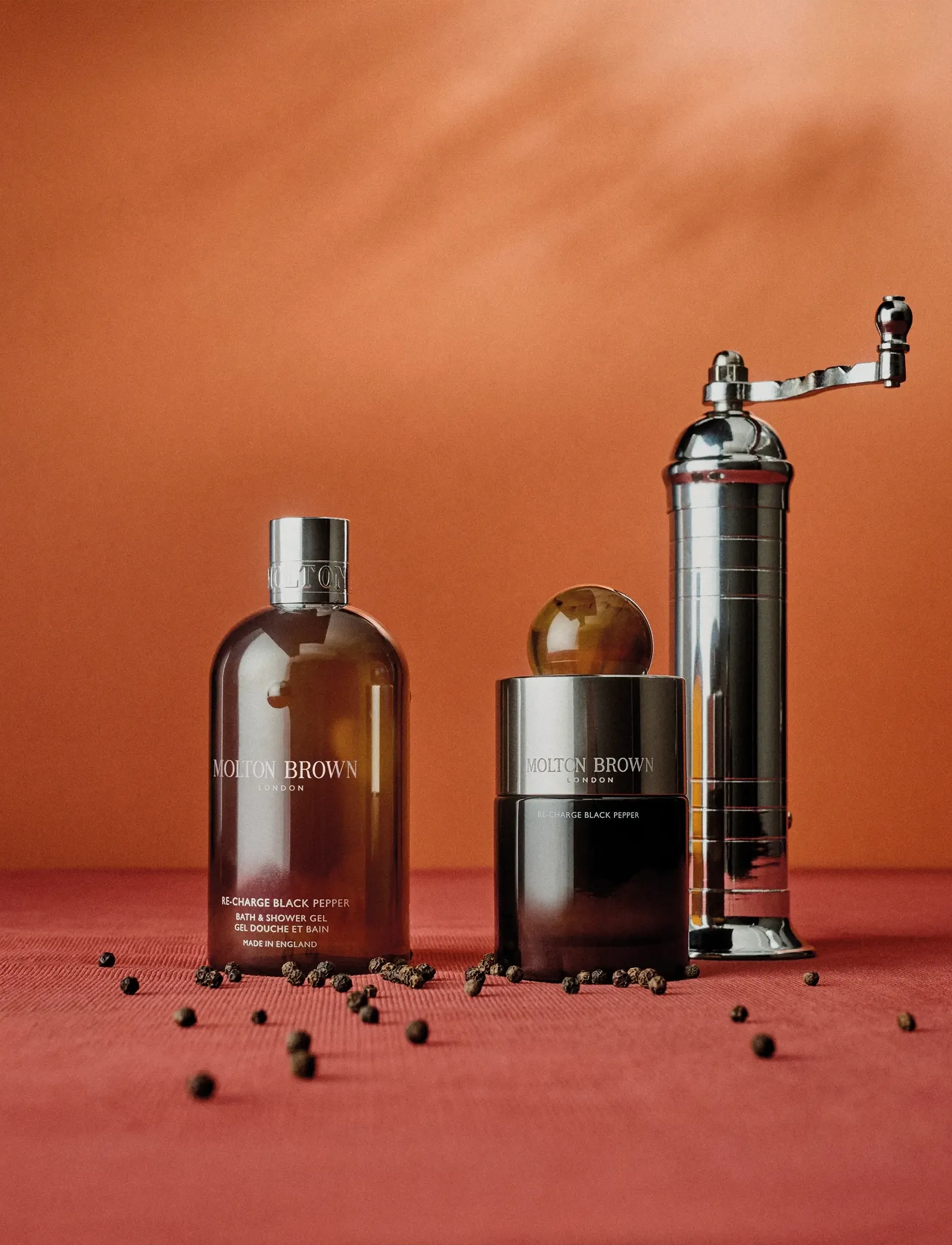 Molton Brown Re-Charge Black Pepper Bath & Shower Gel, 300 ml, Nude, Krop > Bad Og Brusebad, Herre