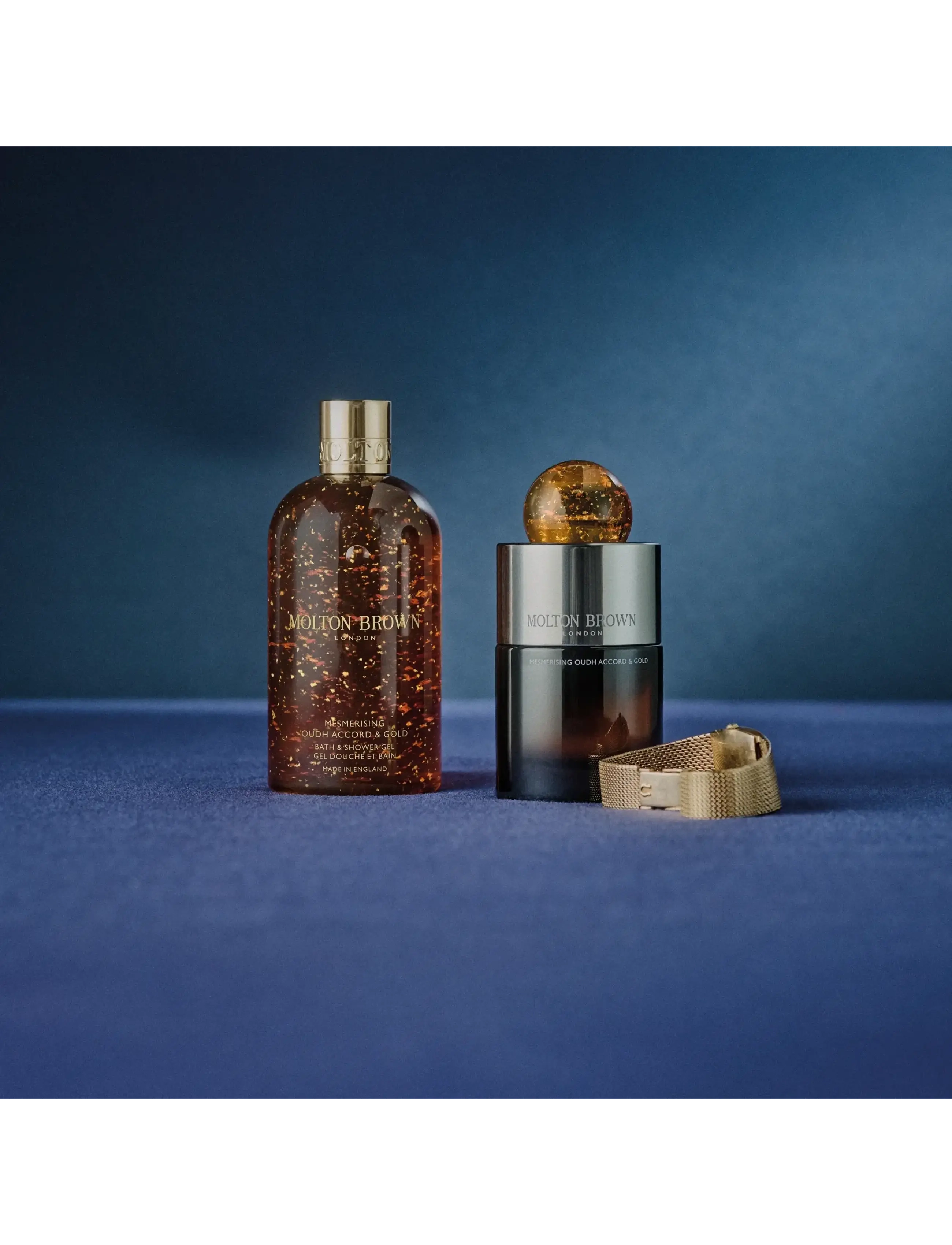 Molton Brown - Mesmerising Oudh Accord & Gold Bath & Shower Gel - shower gels - clear - 5