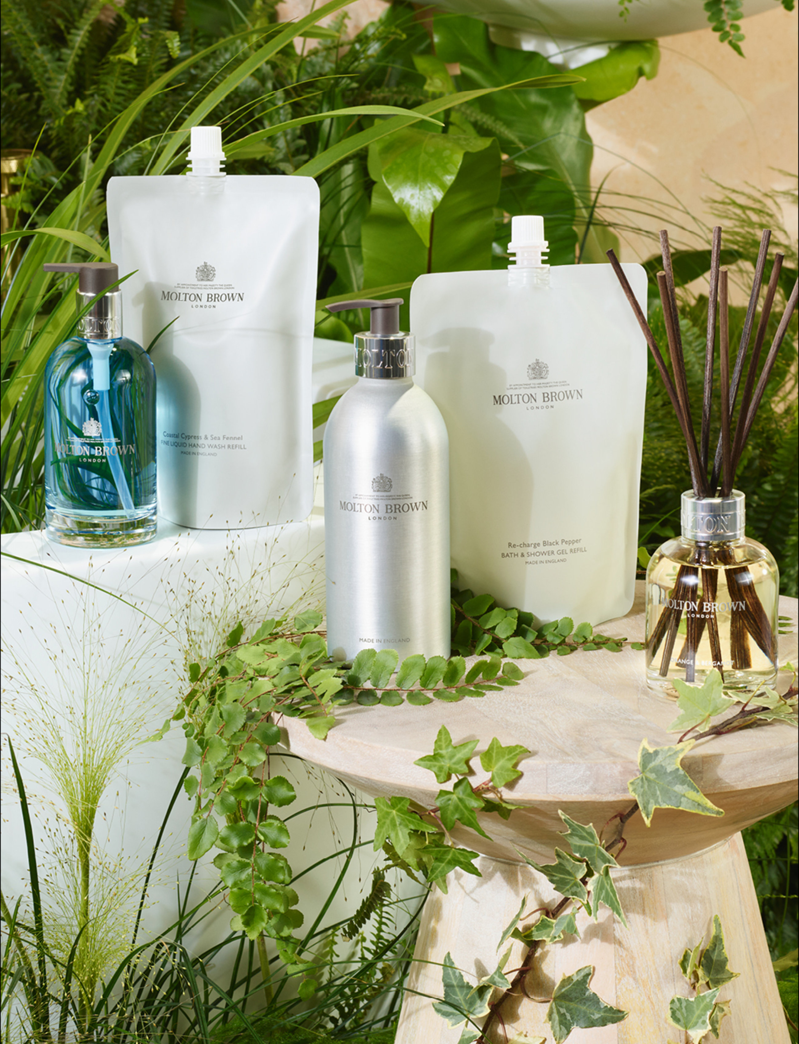 Molton Brown Infinite Bottle Re-Charge Black Pepper Bath & Shower Gel, 400 ml, Nude, Krop > Bad Og Brusebad, Herre