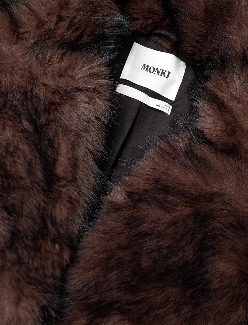 Monki - Faux Fur Jacket - faux fur jakker - brown dark - 2