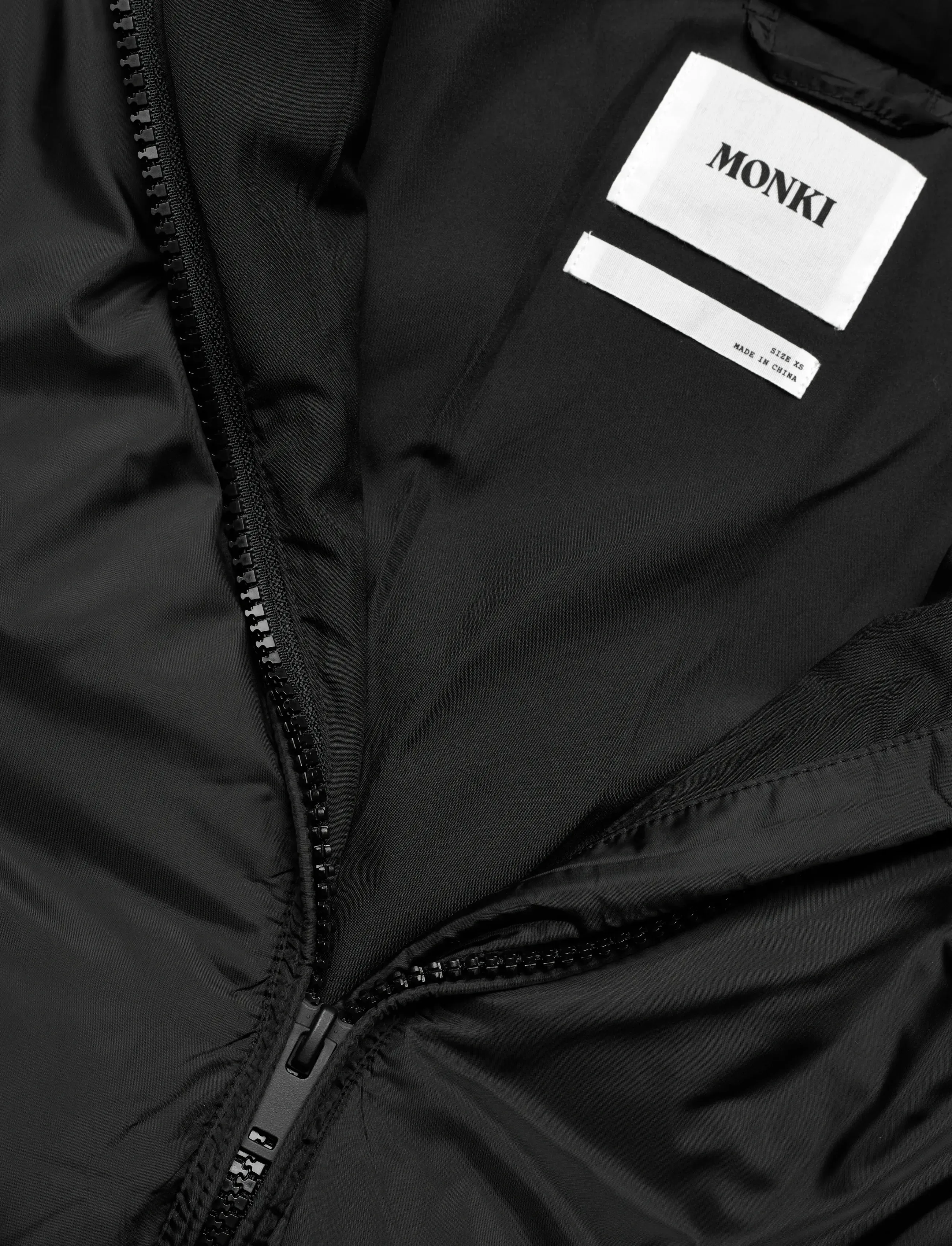 Monki - Chunky waist puffer jacket - winterjacken - black dark - 2