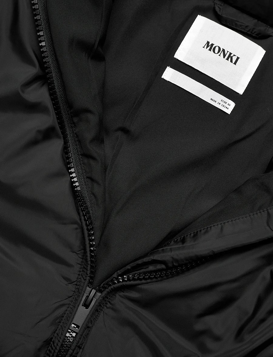 Monki - Chunky waist puffer jacket - vinterjakker - black dark - 2
