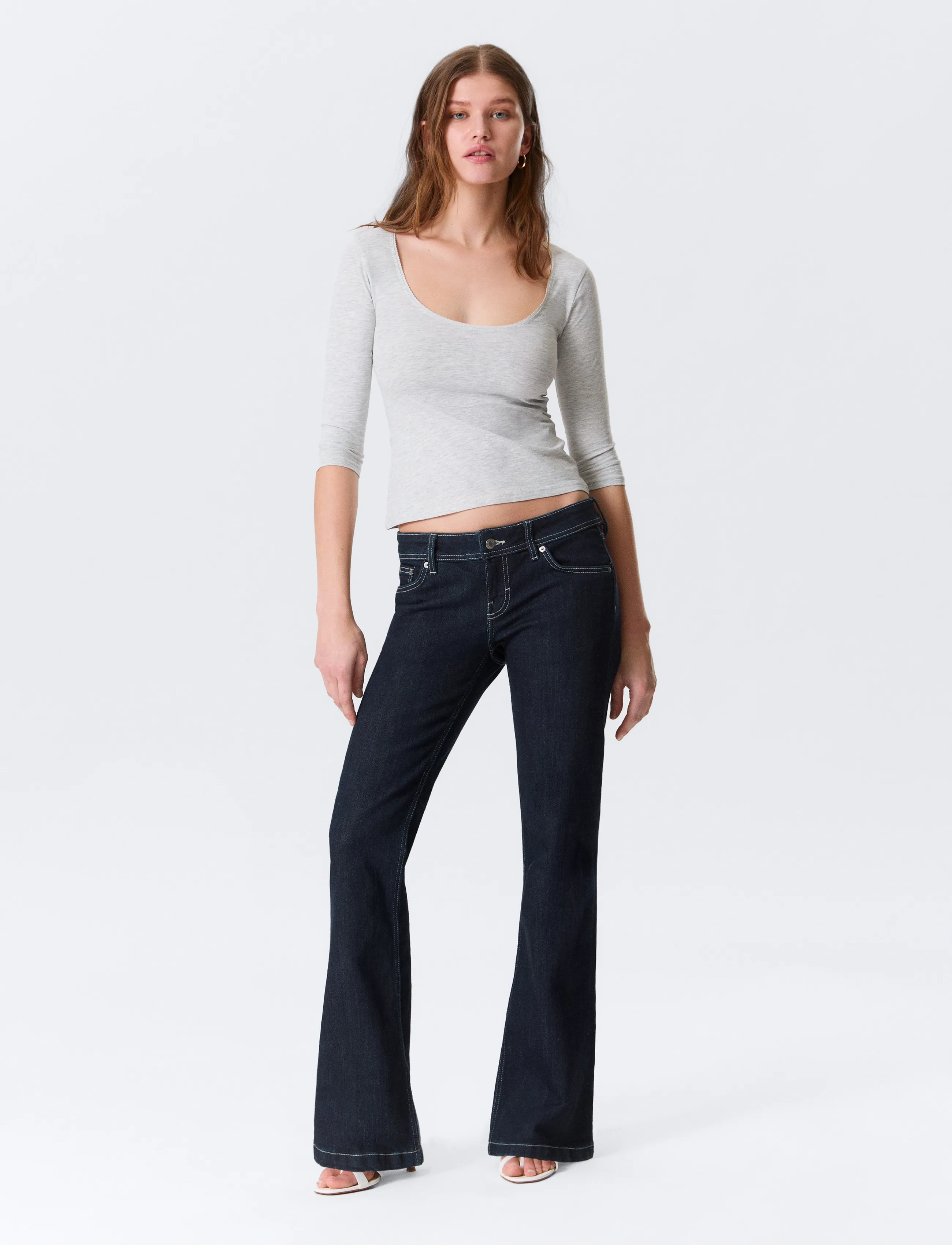 Monki Low Rise Slim Flared Leg Jeans dam – bild 5