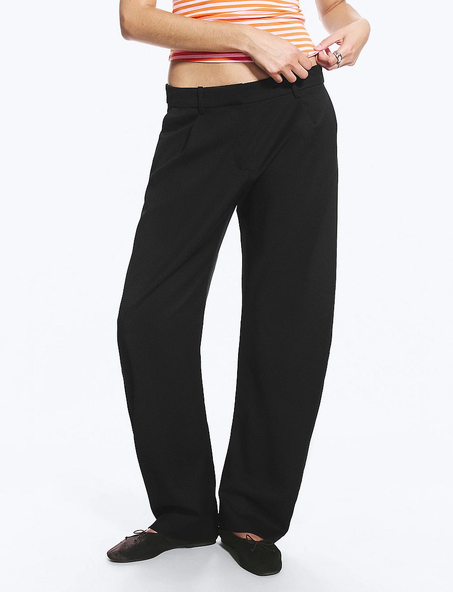 Monki - Loose Fit Barrel Leg Suiting Trousers - barrel-bukser - black dark - 3