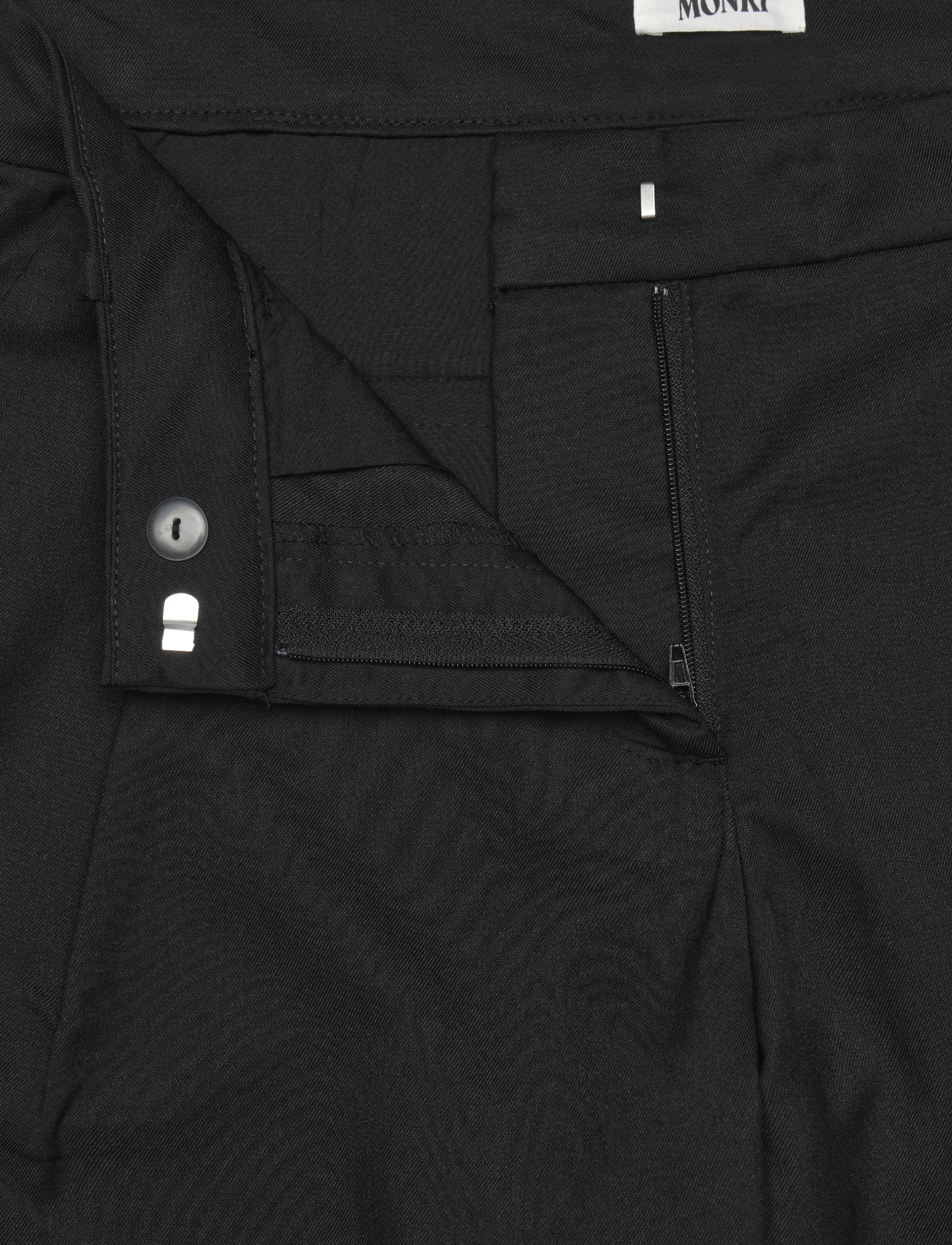 Monki - Loose Fit Barrel Leg Suiting Trousers - black dark - 3