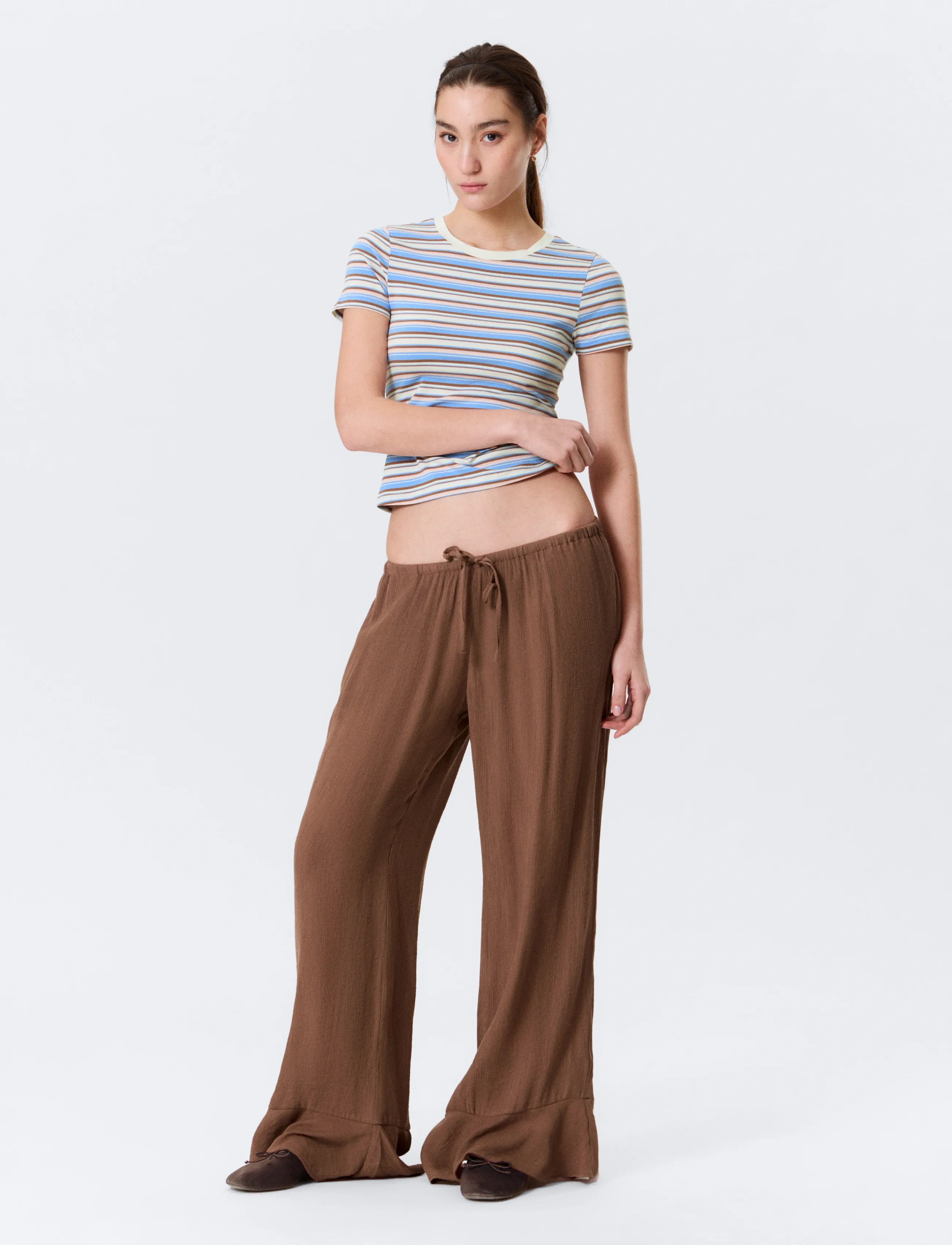 Monki Mid Rise Loose Flounce Trousers - Kleidung - BROWN MEDIUM DUSTY / brown
