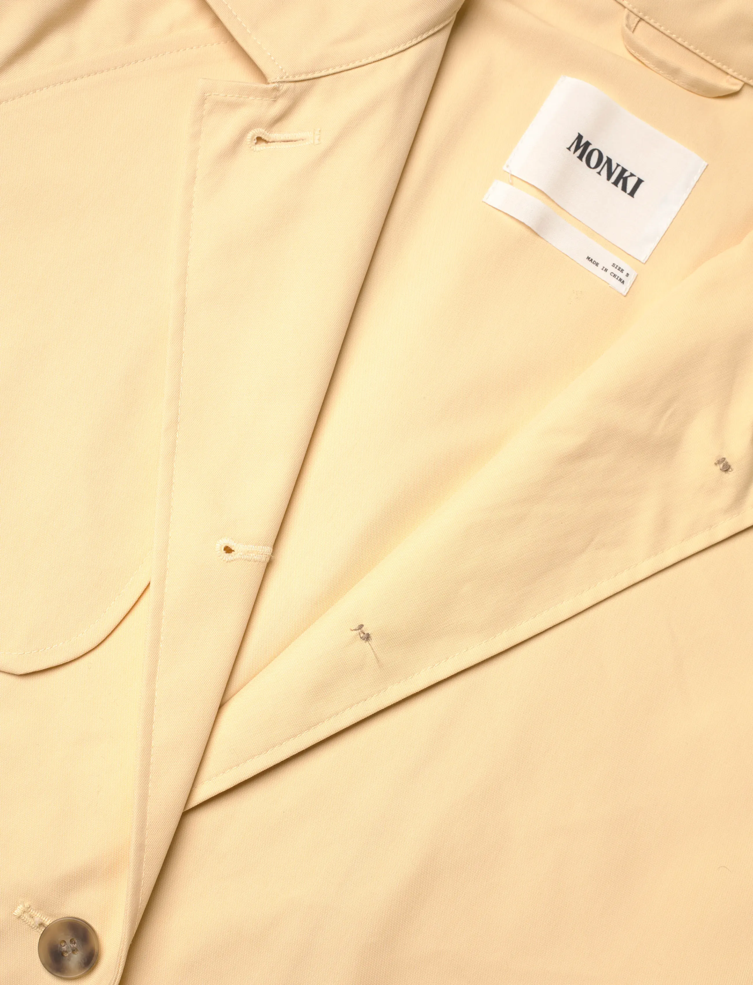 Monki - Short Loose Single-Breasted Trench Coat - trenchcoats - yellow light - 2