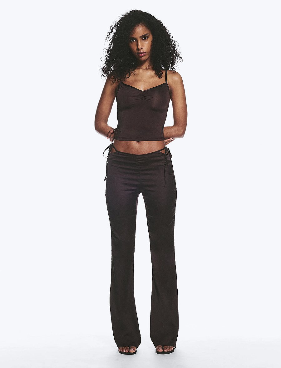 Monki - Cut Out Flare Trousers - flare bukser - brown dark - 0