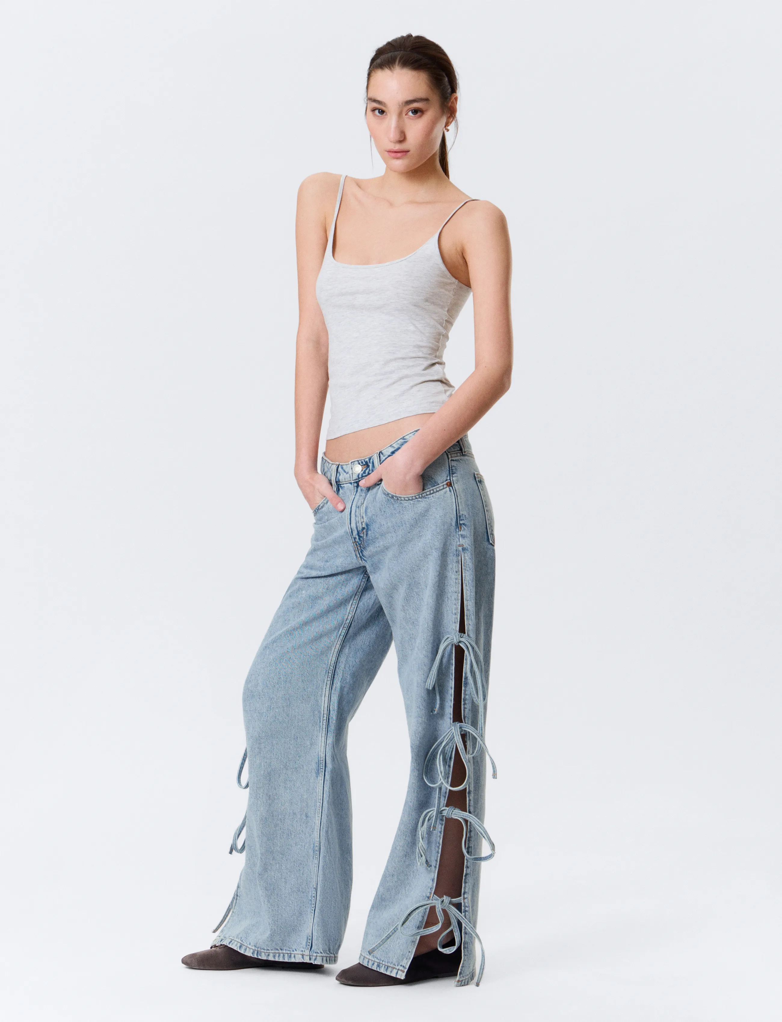 Monki Imoo Low Rise Loose Wide Leg Bow Jeans, 26, Blue, Jeans > Vidde, Dame