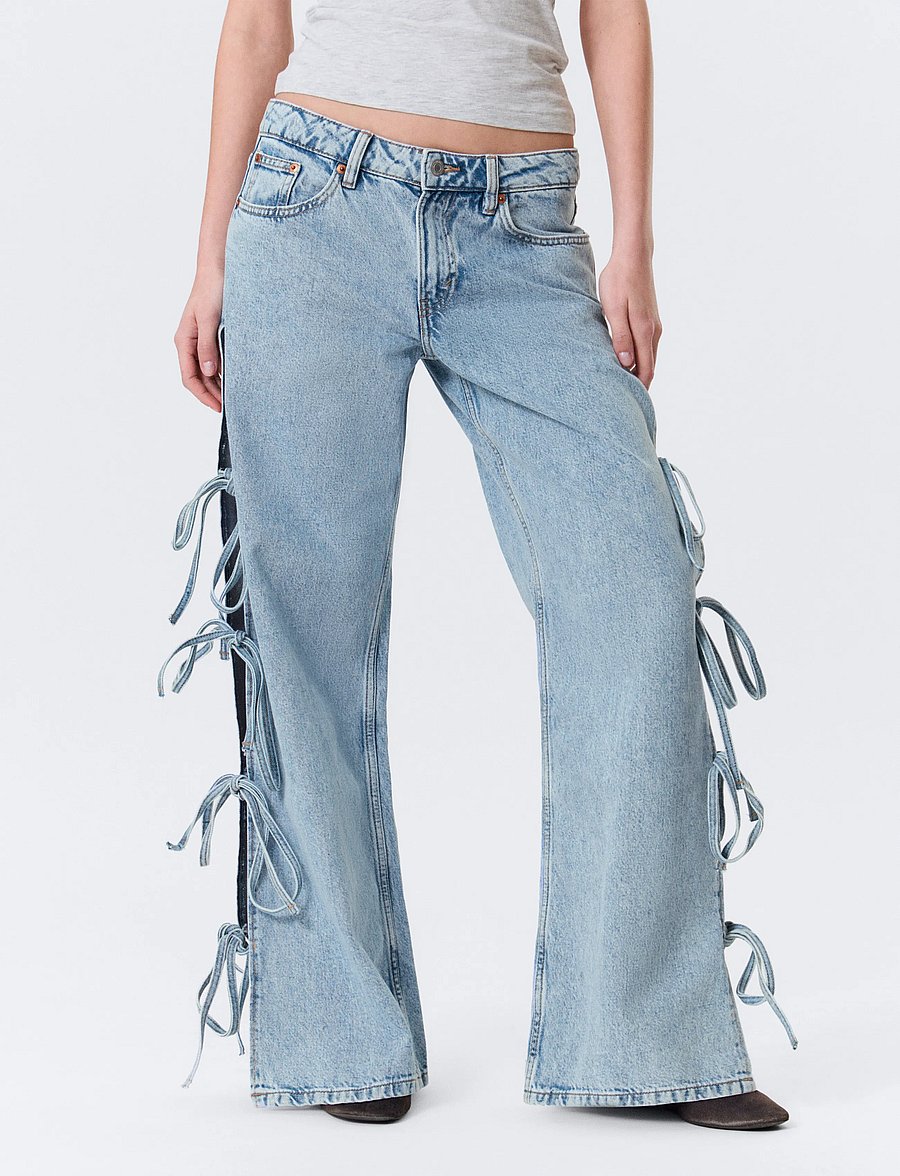 Monki - Imoo Low Rise Loose Wide Leg Bow Jeans - wide leg jeans - denim blue medium - 5