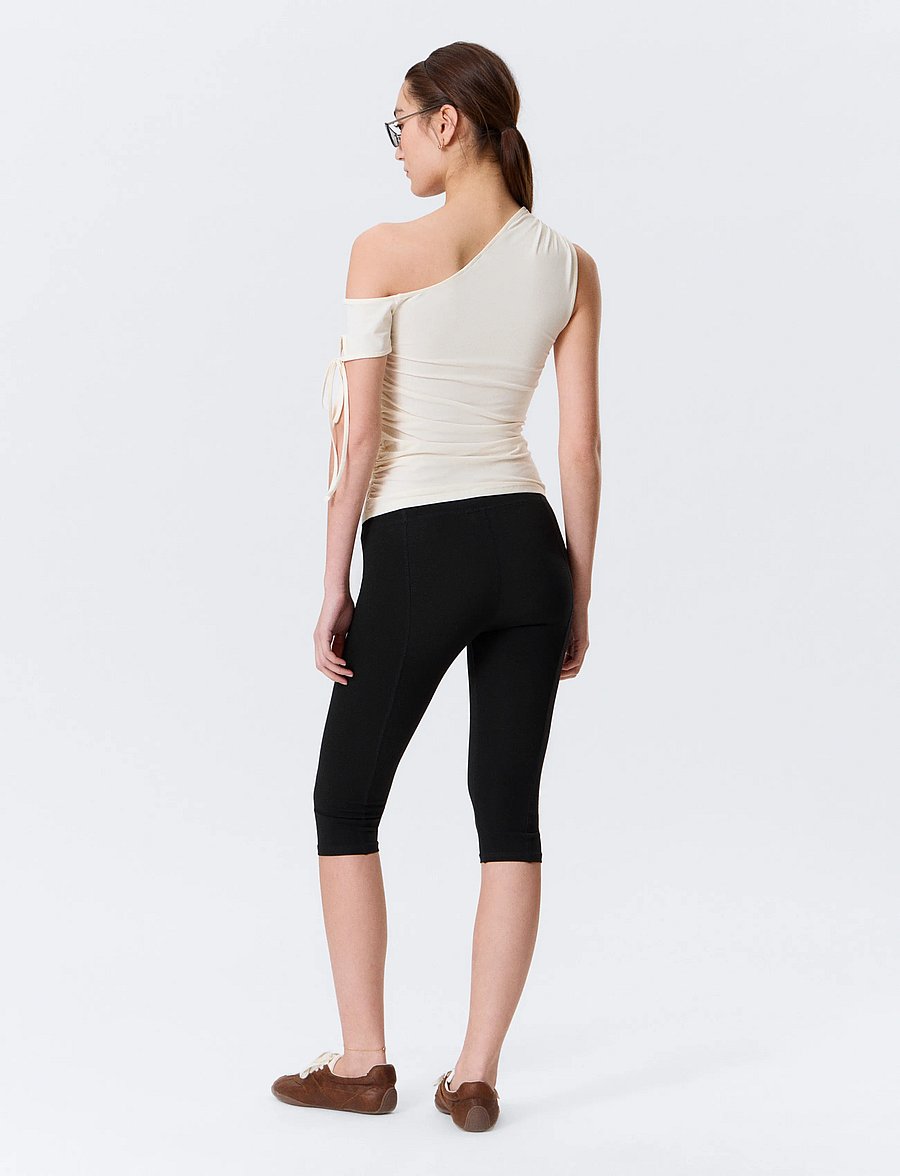 Monki - Soft Mid Rise Capri Leggings - capri-püksid - black dark - 4
