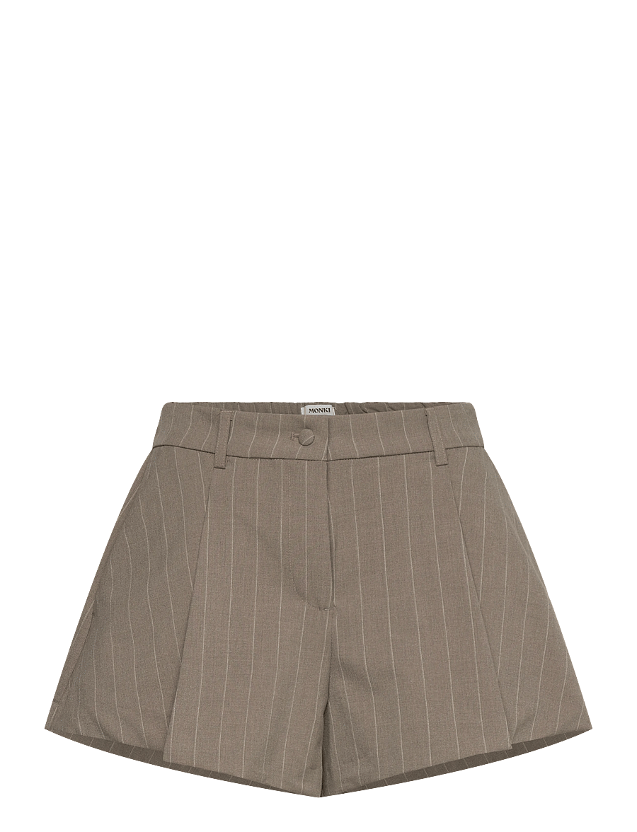 Monki - Relaxed Pleated Mini Suiting Shorts - casual shorts - beige medium dusty - 0