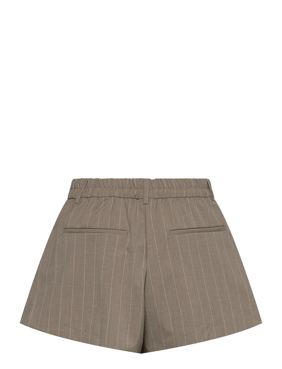 Monki - Relaxed Pleated Mini Suiting Shorts - casual shorts - beige medium dusty - 1