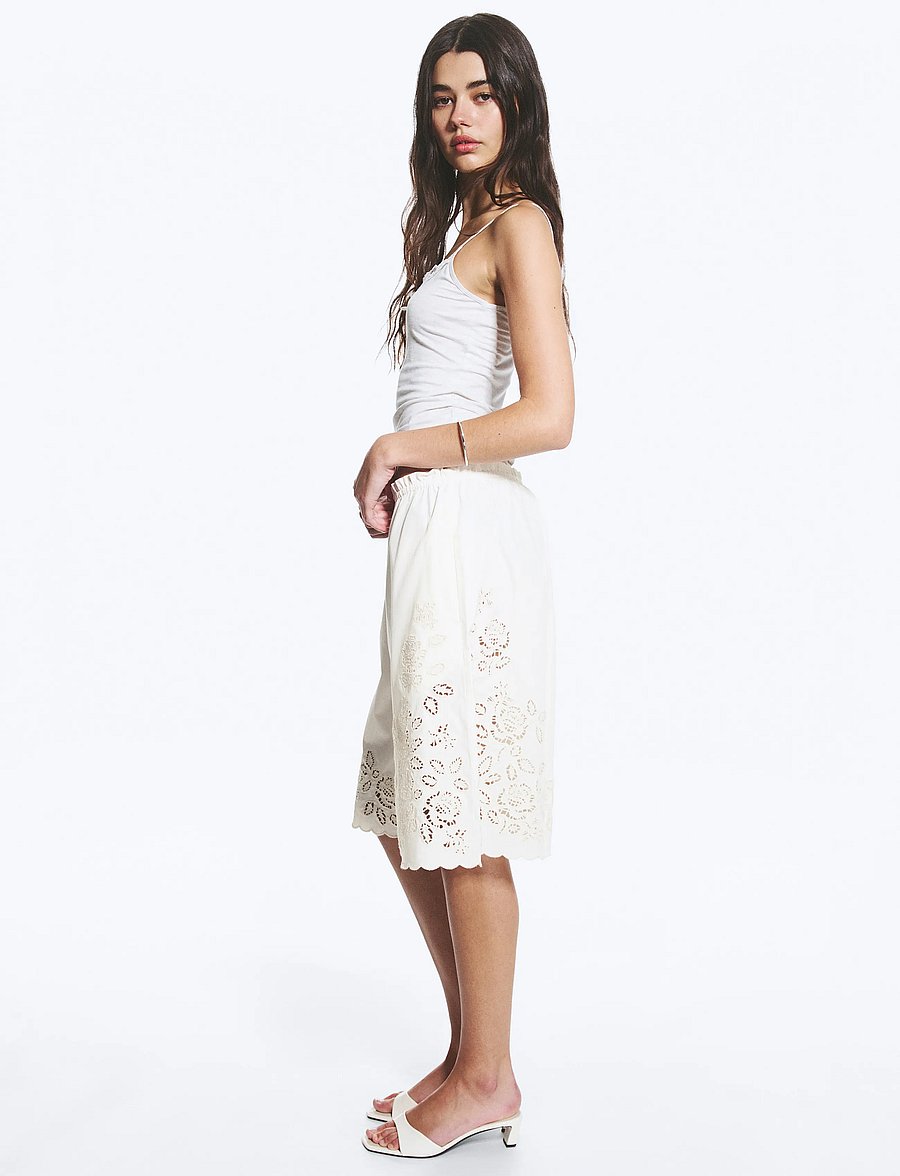 Monki - Broderi anglais jorts - casual shorts - white light - 3