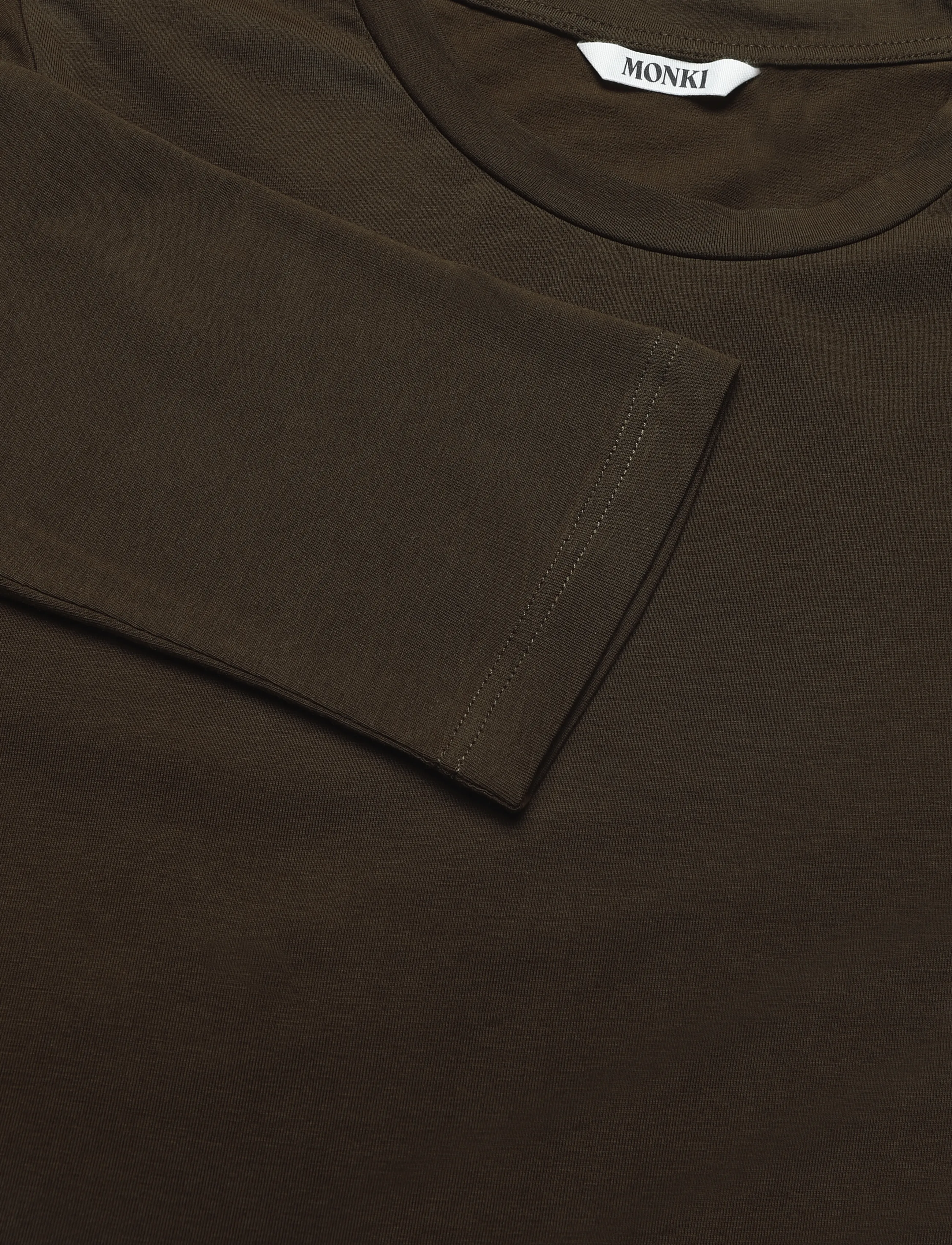 Monki - Round Neck Three-Quarter Sleeve Top - pikkade varrukatega topid - brown dark - 2