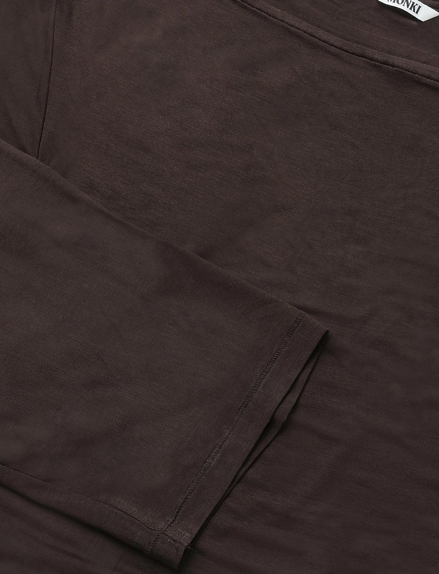 Monki - Waisted long-sleeved top - langærmede toppe - brown dark - 2