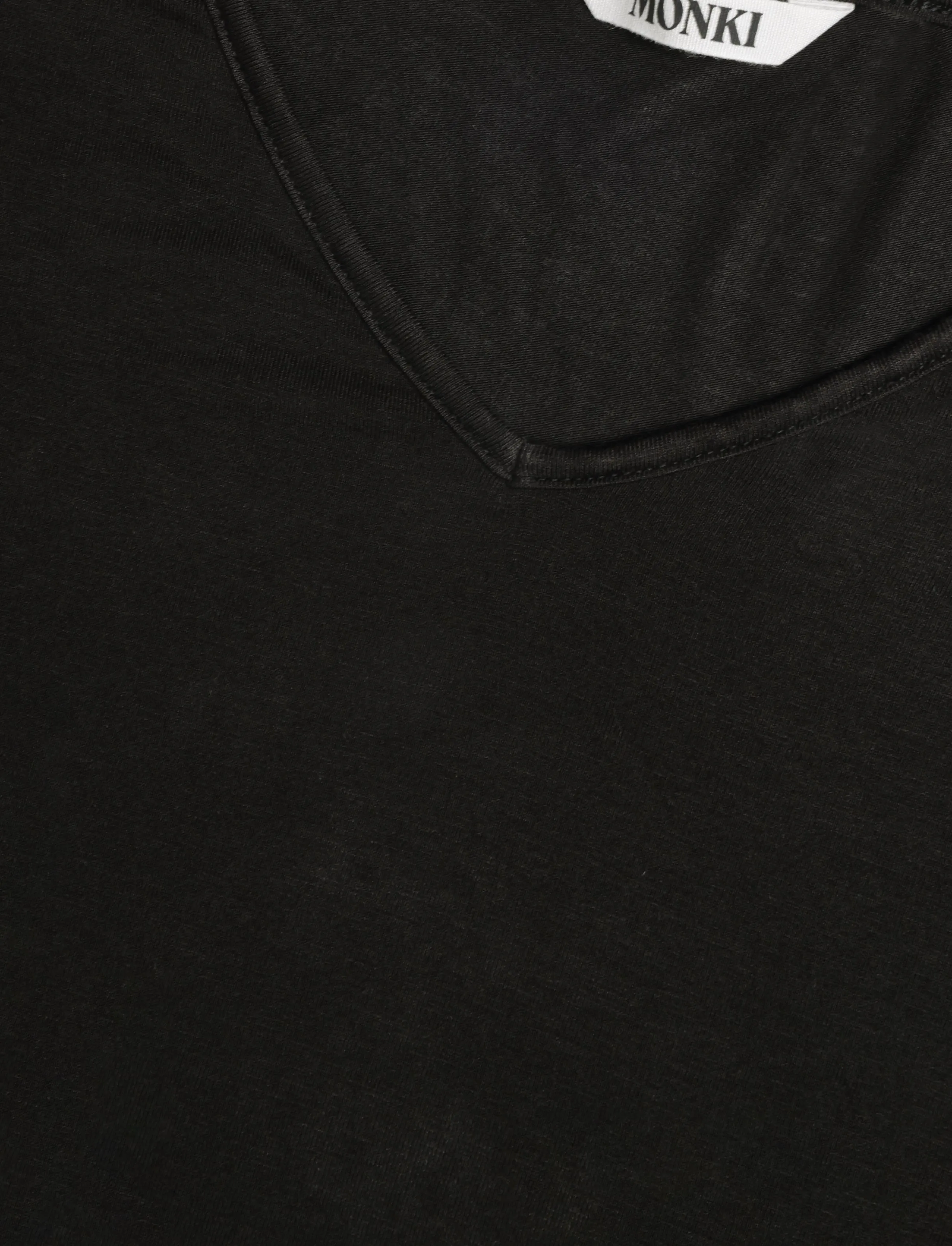 Monki - Small V-Neck LS - langærmede toppe - black dark - 2