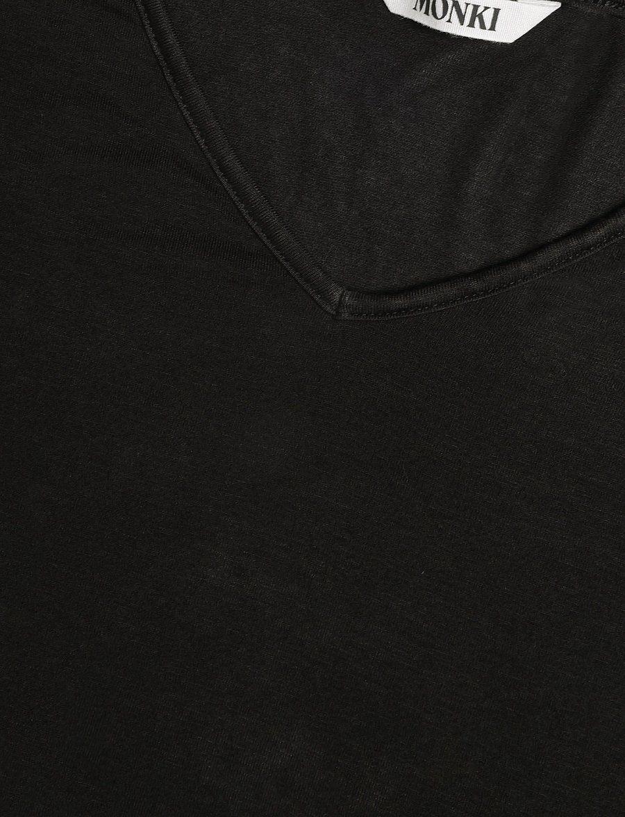 Monki - Small V-Neck LS - langærmede toppe - black dark - 2