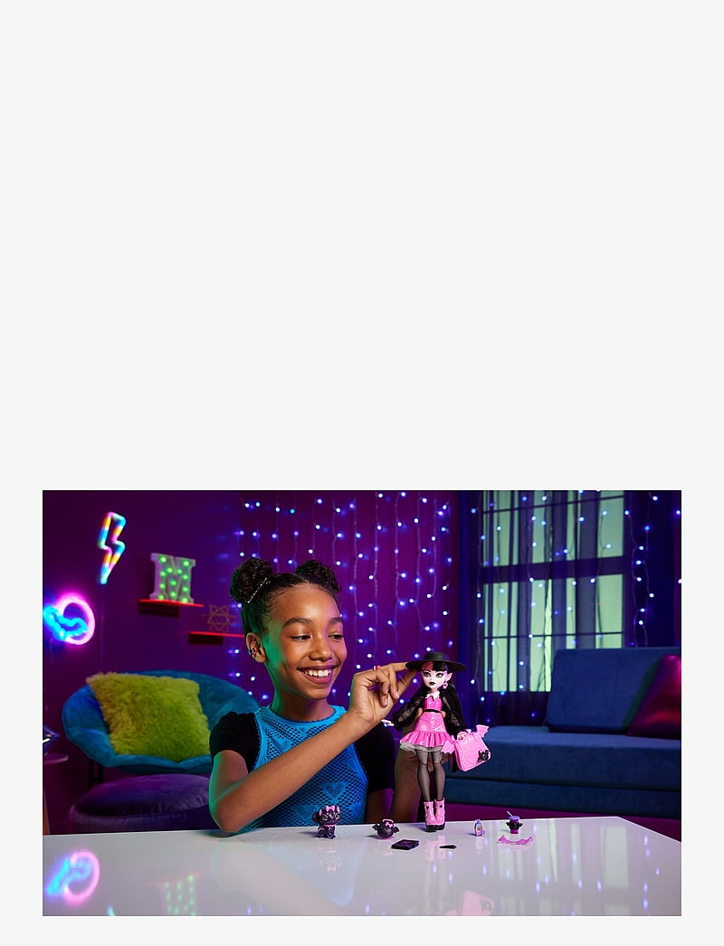 Monster High - Draculaura Fashion Doll with Pet Count Fabulous and Accessories - dúkkur - multicolor - 2