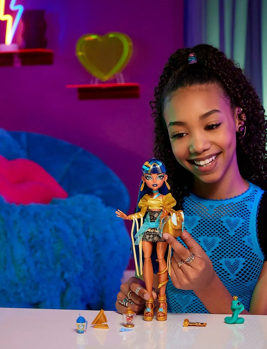 Monster High - Cleo De Nile Fashion Doll with Pet Hissette and Accessories - puppen - multicolor - 0