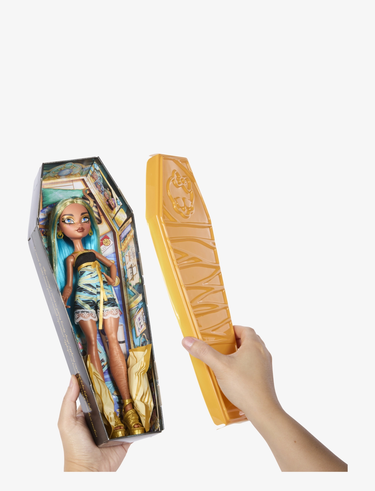 Monster High - Buried Secrets Surprise Dolls with Courtside Fang-Out Theme (Characters May Vary) - puppen - multi color - 3