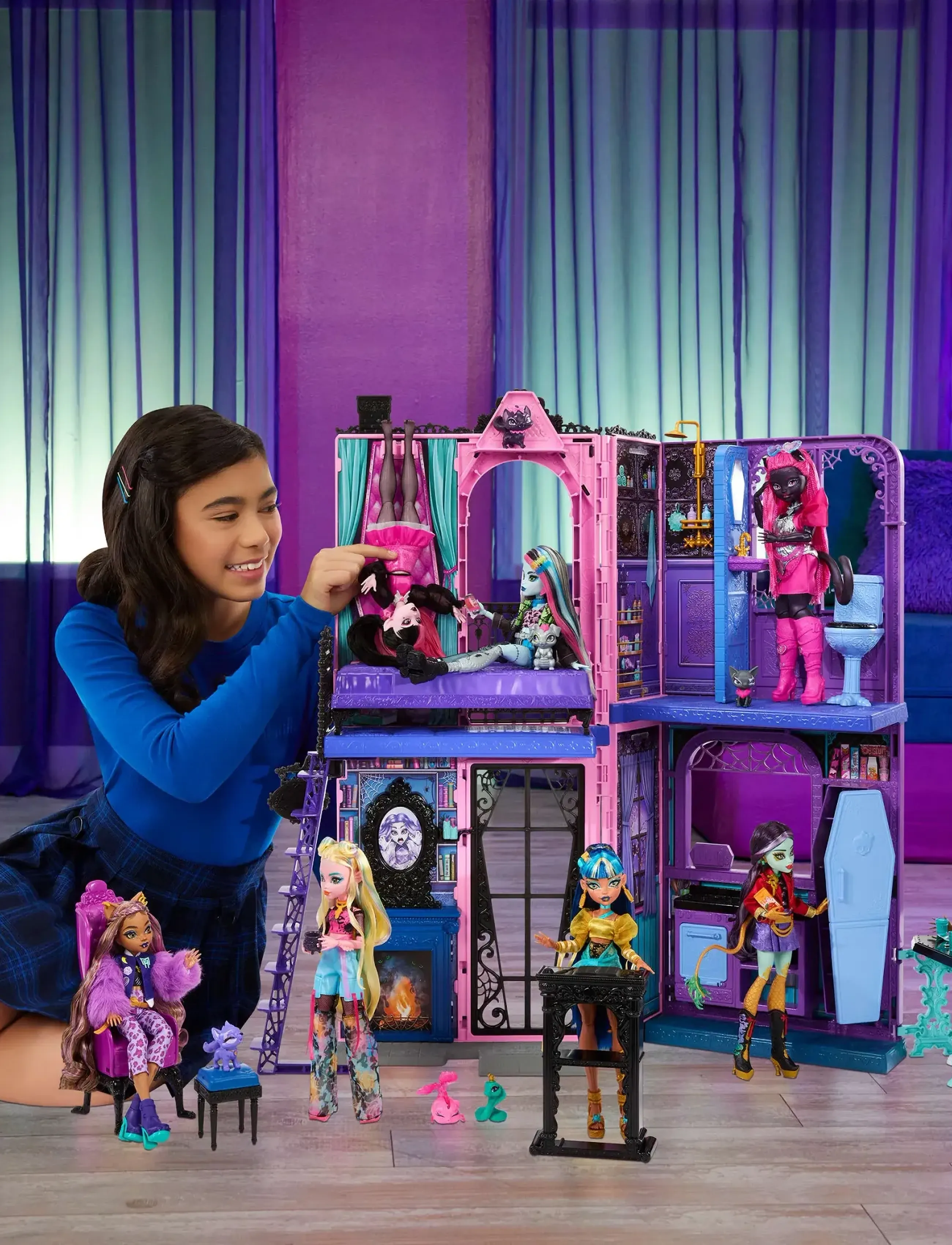 Monster High Boo-Tique Hotel Doll House With Spooky Surprises In Every Room And 13+ Accessories, Børn, Doll Houses, Multi/mønstret, Str: ONE SIZE