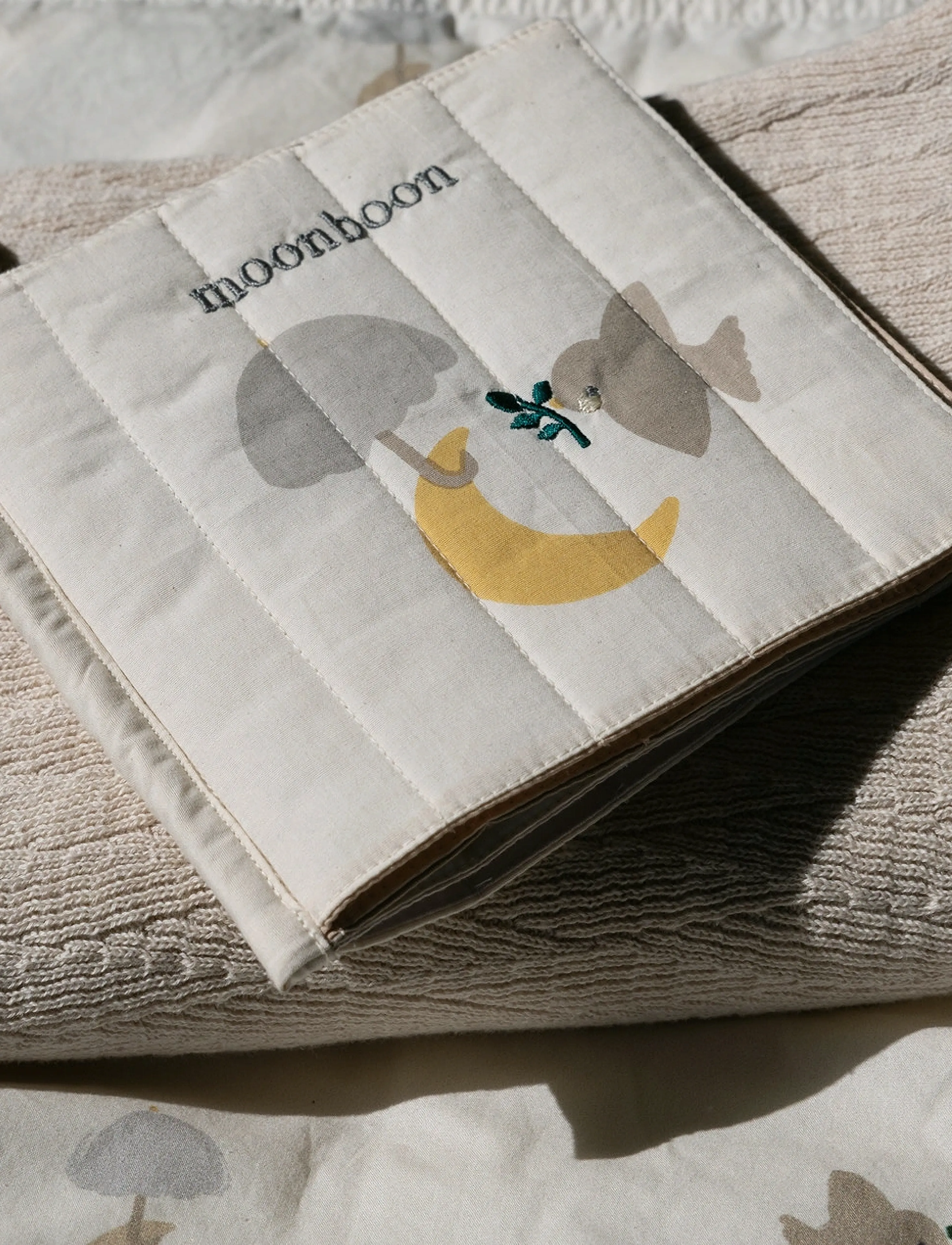 Moonboon Soft Night Book, One Size, Kids Books, Creme - Baby Kinder