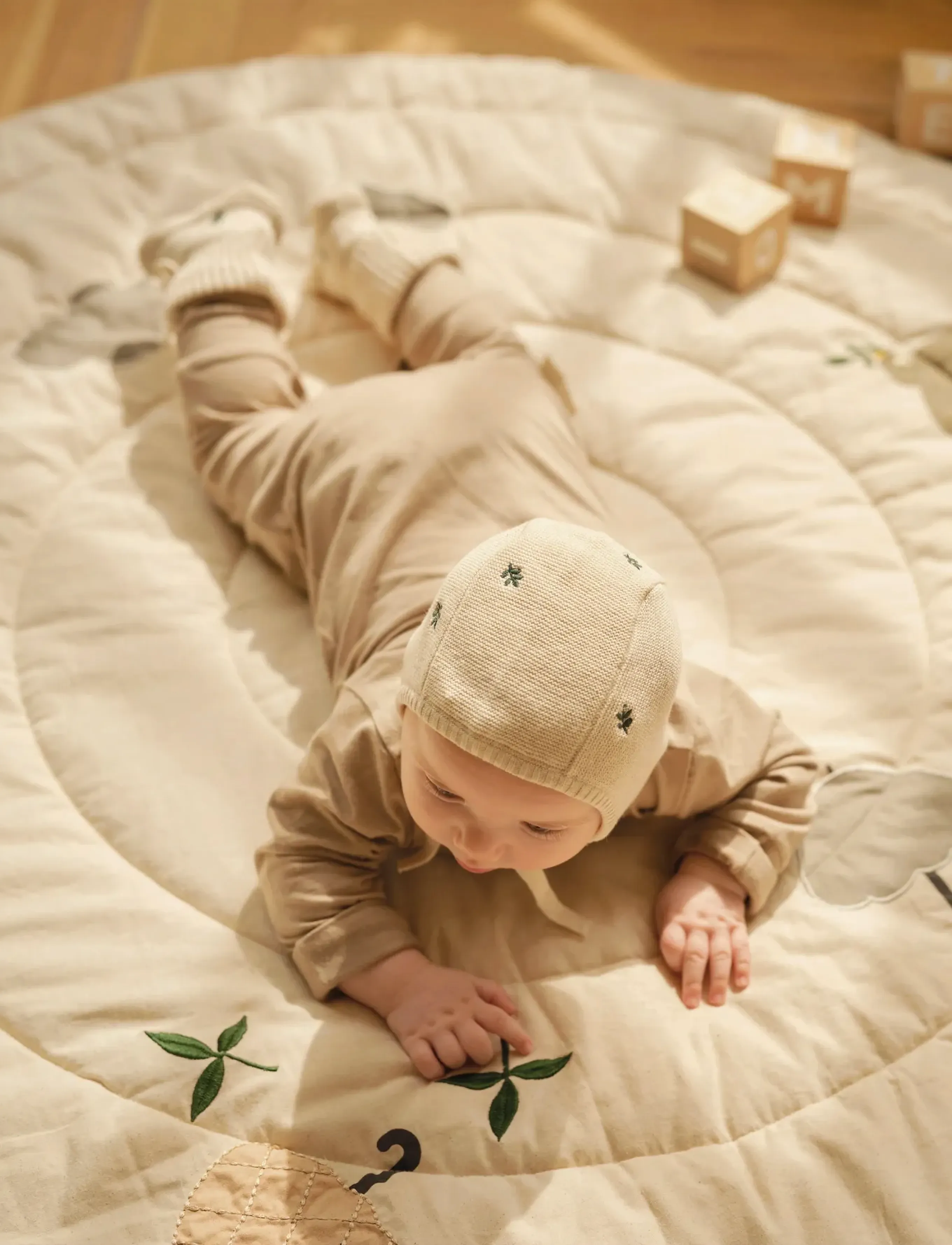 Moonboon Knitted bonnet and booties giftbox - Moonboon - LEAF / cream