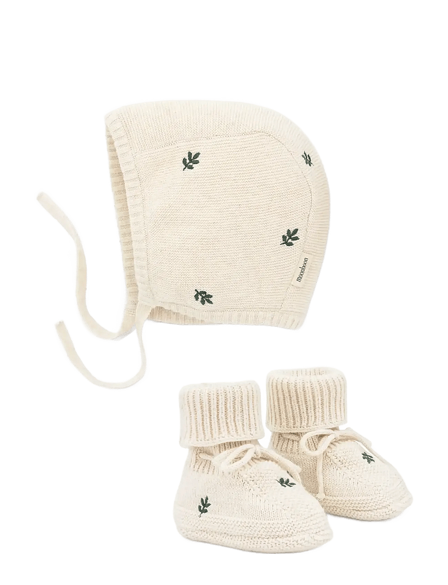 Moonboon - Knitted bonnet and booties giftbox - gjafasett - leaf - 0