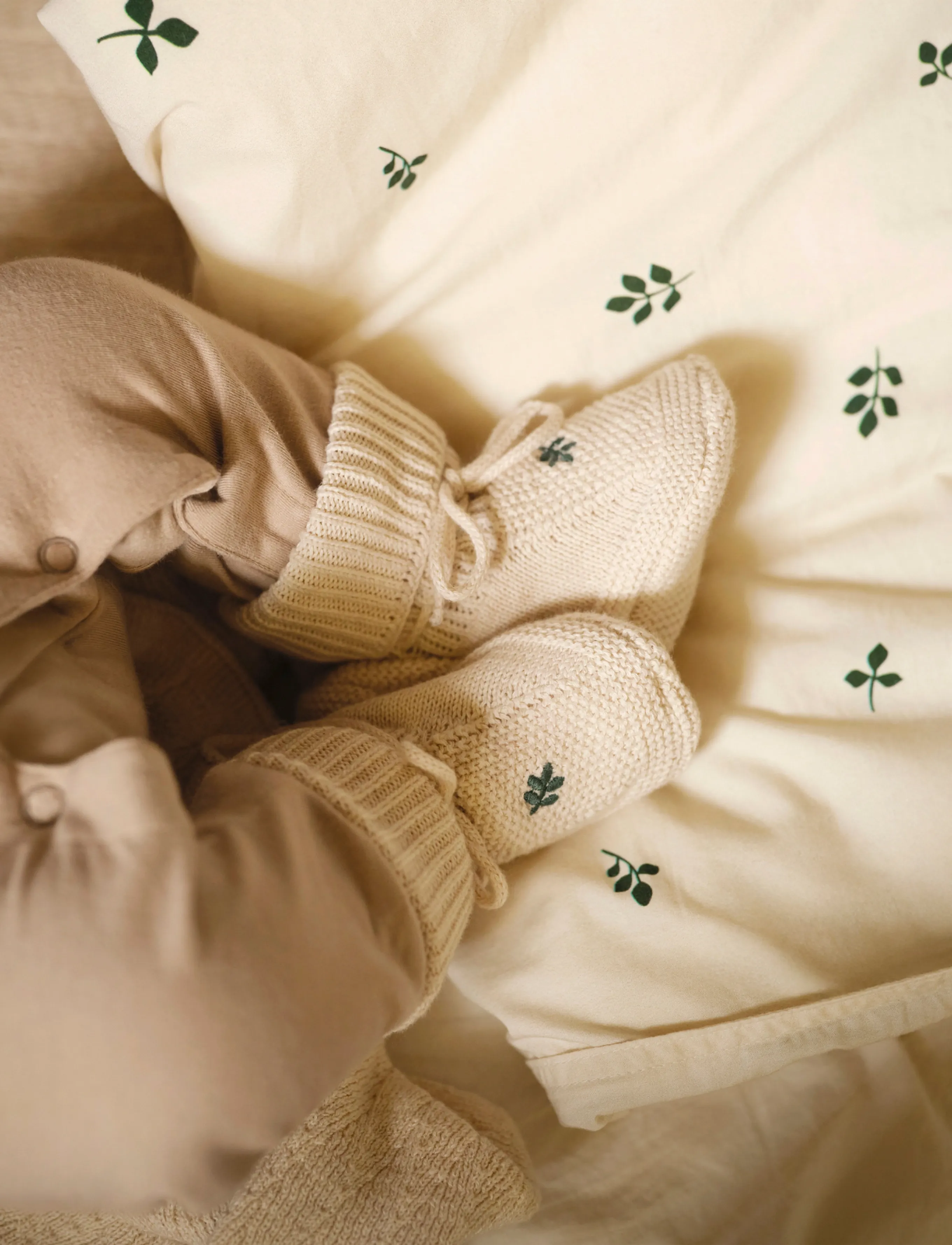 Moonboon - Knitted bonnet and booties giftbox - presentidéer - leaf - 3