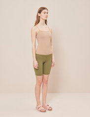 Moonchild Yoga Wear - Lunar Luxe Shorts 8" - sportiniai šortai - olive green - 3