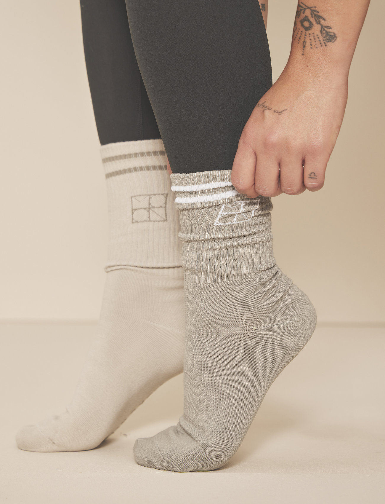 Moonchild Yoga Wear - Moonchild 3-pack Socks - vanliga strumpor - white/grey/pumice - 1