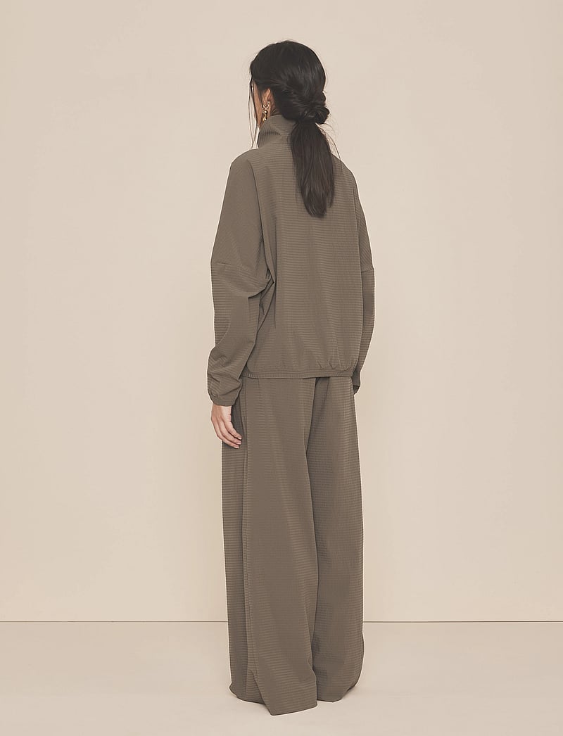 Moonchild Yoga Wear - Atlas Track Anorak - anorakit - storm - 4