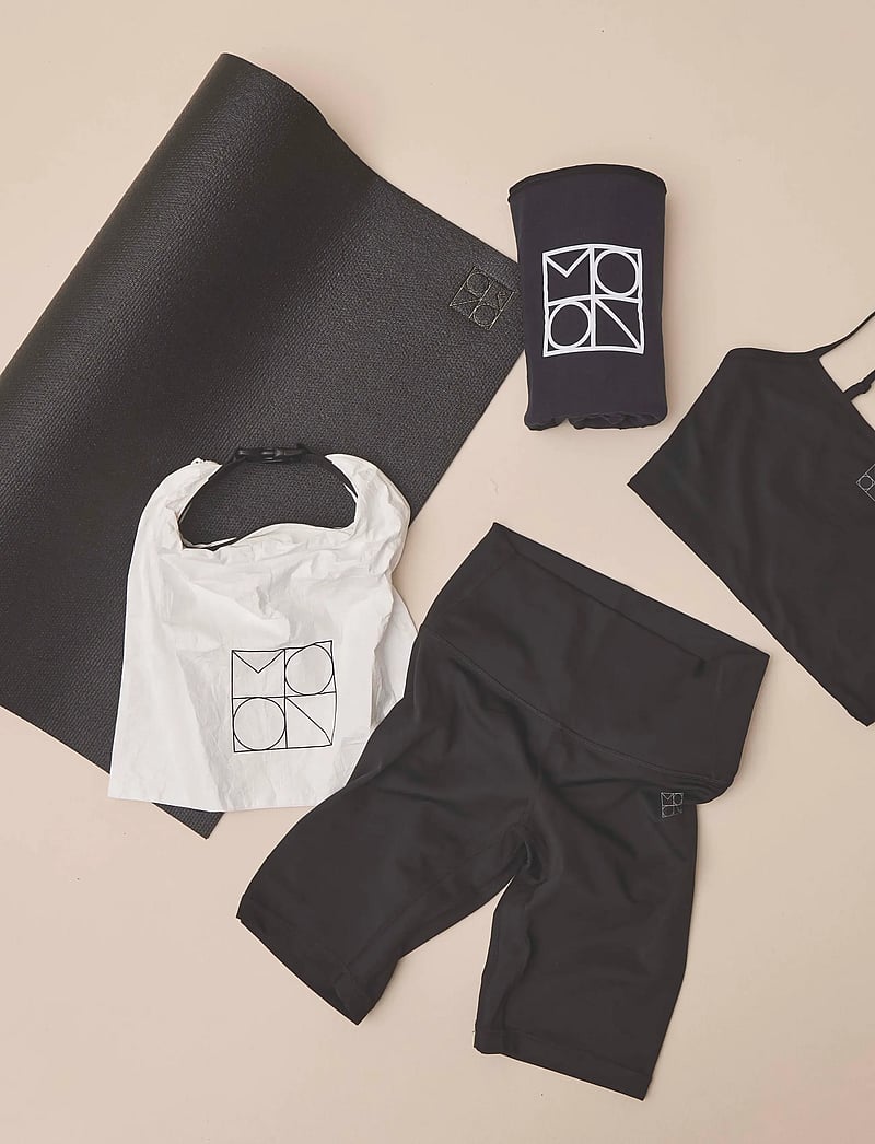 Moonchild Yoga Wear - Lunar Studio Shorts 8" - træningsshorts - black iris - 3