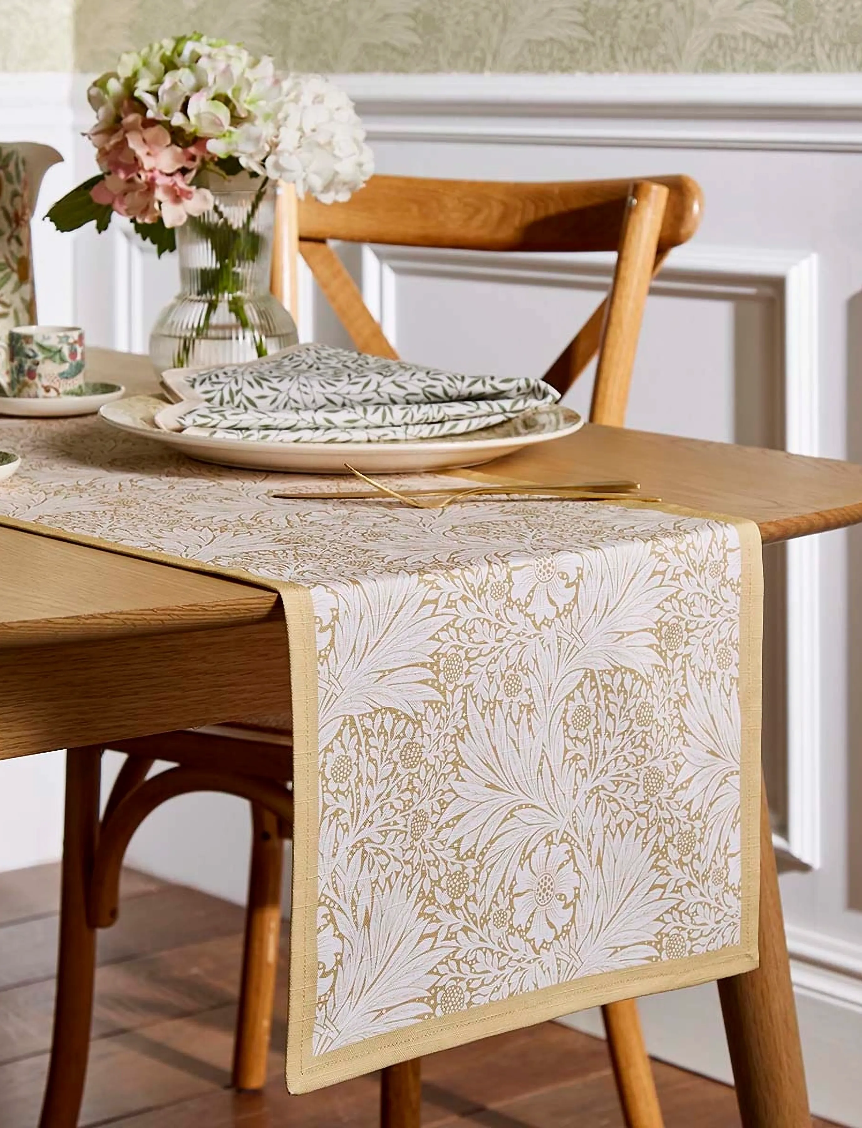 Morris & Co Table Runner Marigold Weld, 35X 250 cm, Kitchen Textiles, Beige - Tablecloths Runners, Homeware