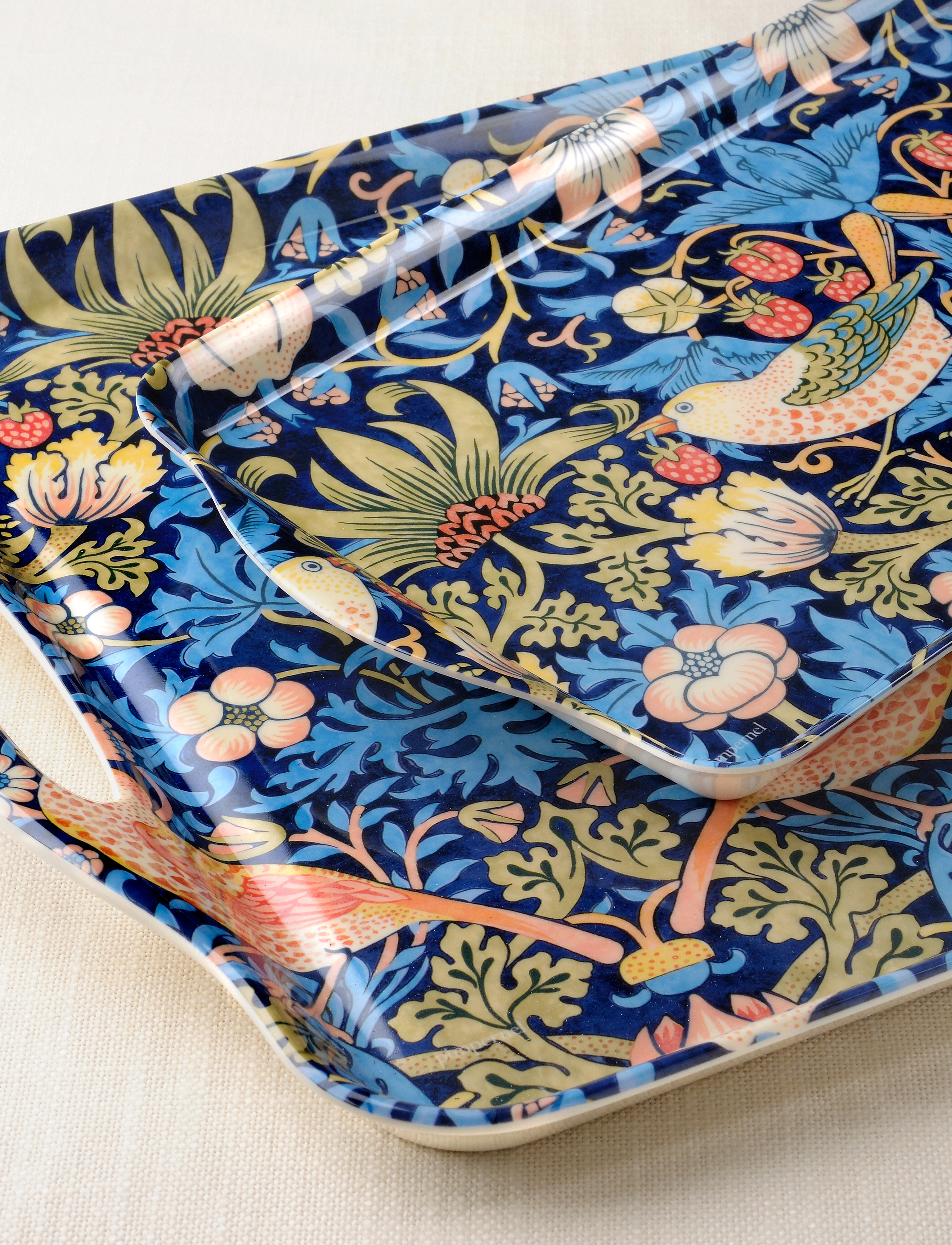 Morris & Co Strawberry Thief Blue Large Tray, 48X 29.5 cm, Dining Table Accessories, Mehrfarbig/gemustert - Trays, Homeware