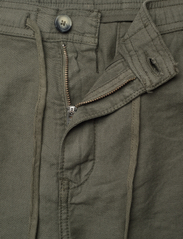 Morris - Fenix Linen Shorts - hørshorts - olive - 3