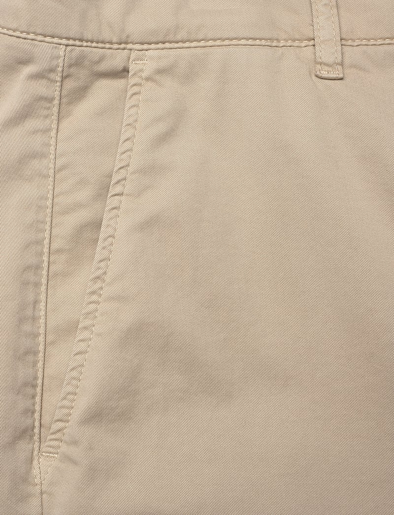 Morris - Duke Relaxed Chino Shorts - chinos shorts - khaki - 2