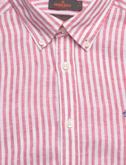 Morris - Douglas Linen Stripe BD Shirt - hørskjorter - cerise - 2
