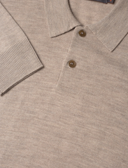 Morris - Merino Polo Knit - dzianinowe bluzki polo - khaki - 2